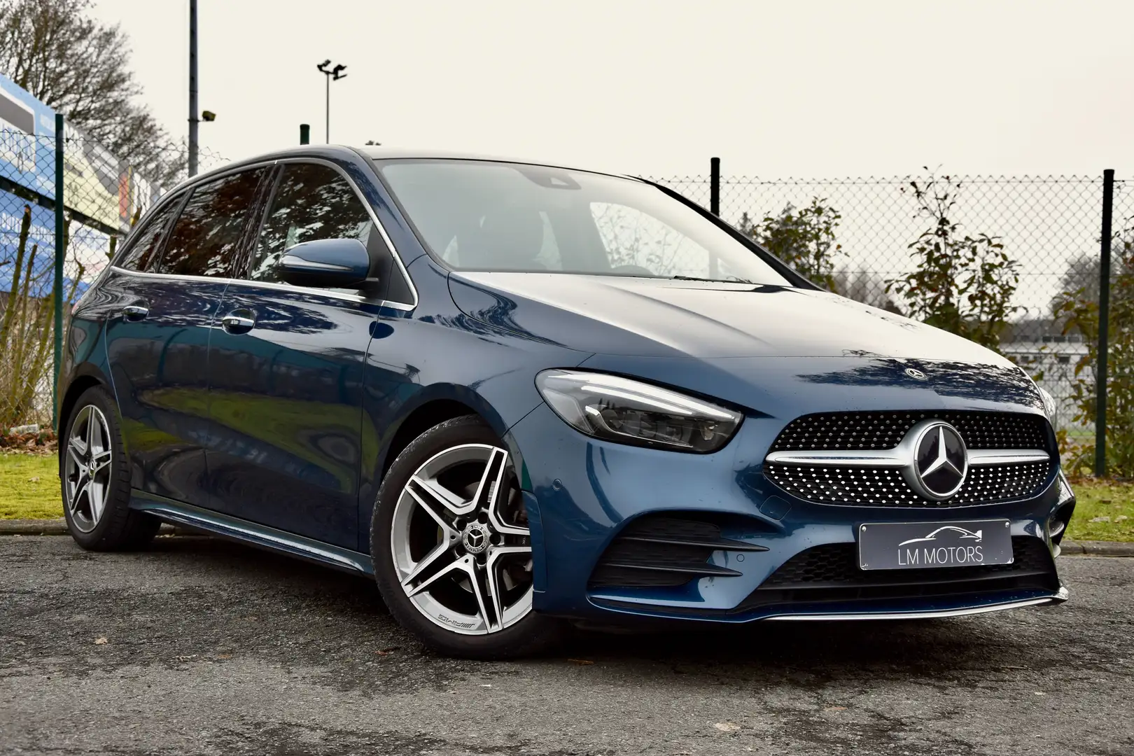 Mercedes-Benz B 180 **AMG PACK** PANO - MEMORY Bleu - 1