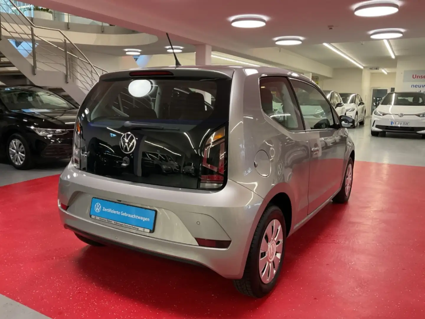 Volkswagen up! 1.0 Klima Sitzheizung Rückfahrkamera Tempomat Silber - 2