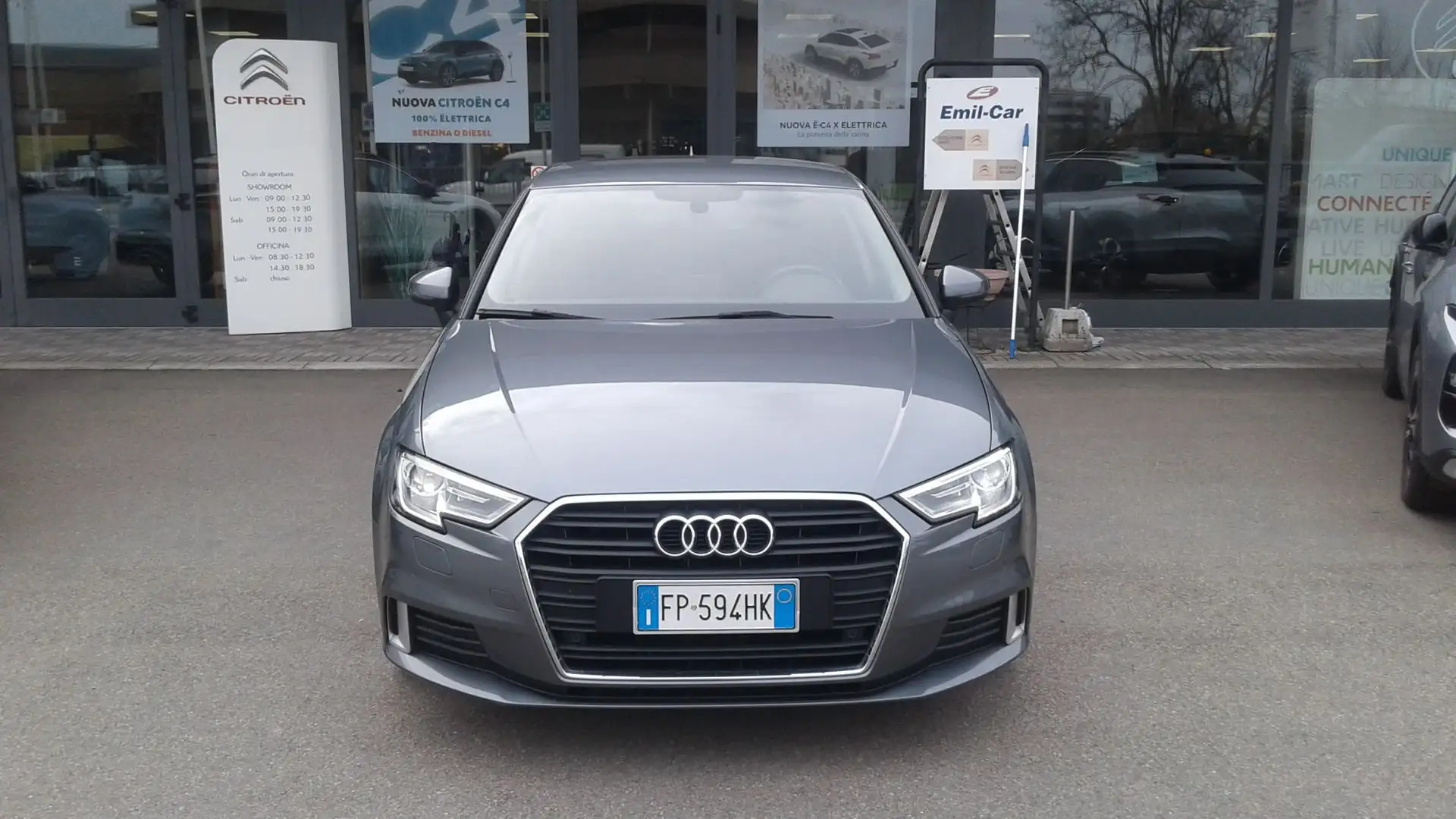 Audi A3 A3 SPB 1.6 TDI 116 CV Sport Grigio - 2