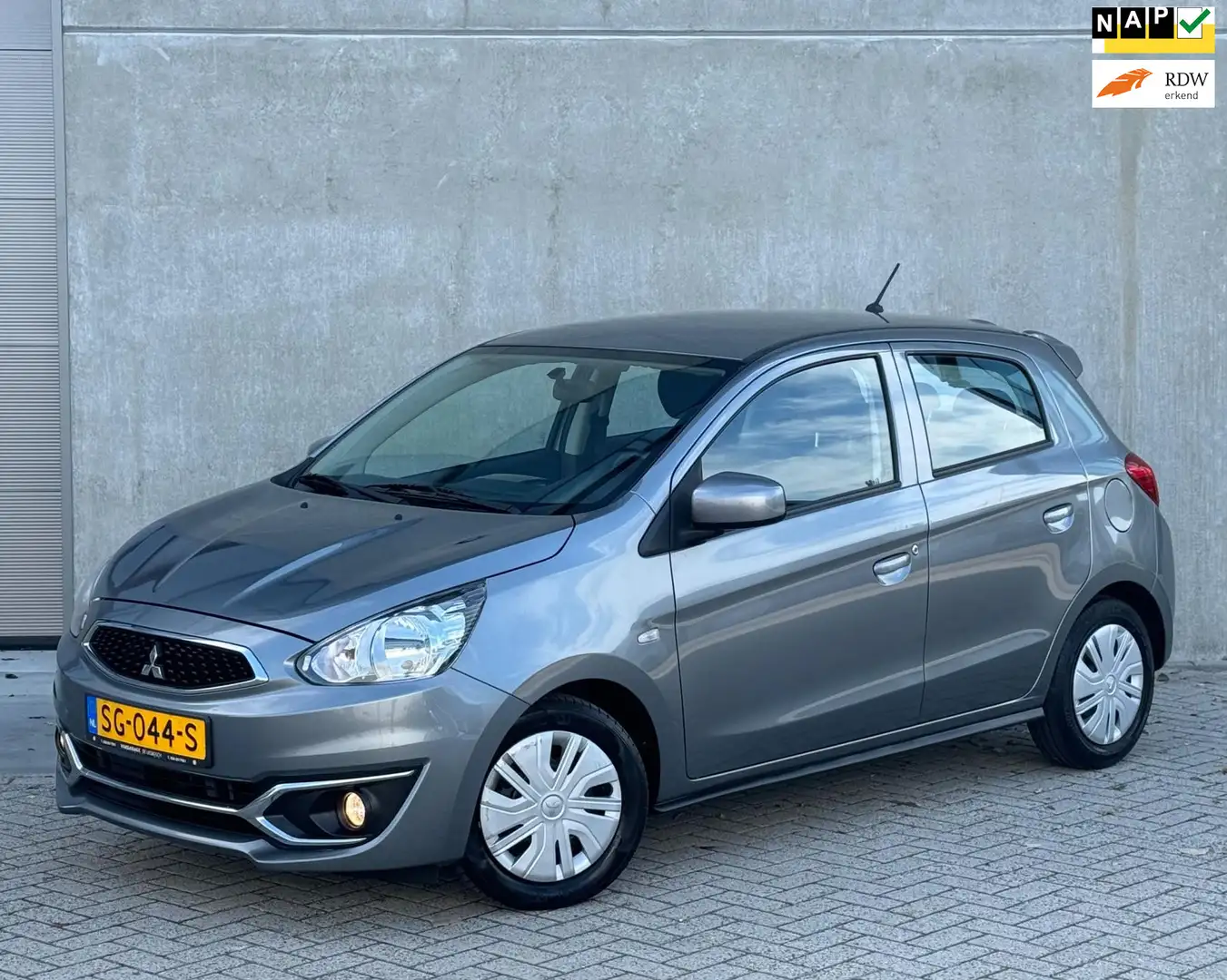 Mitsubishi Space Star 1.0 Cool+ 71pk 2018 Grijs AIRCO|NAP Gris - 1