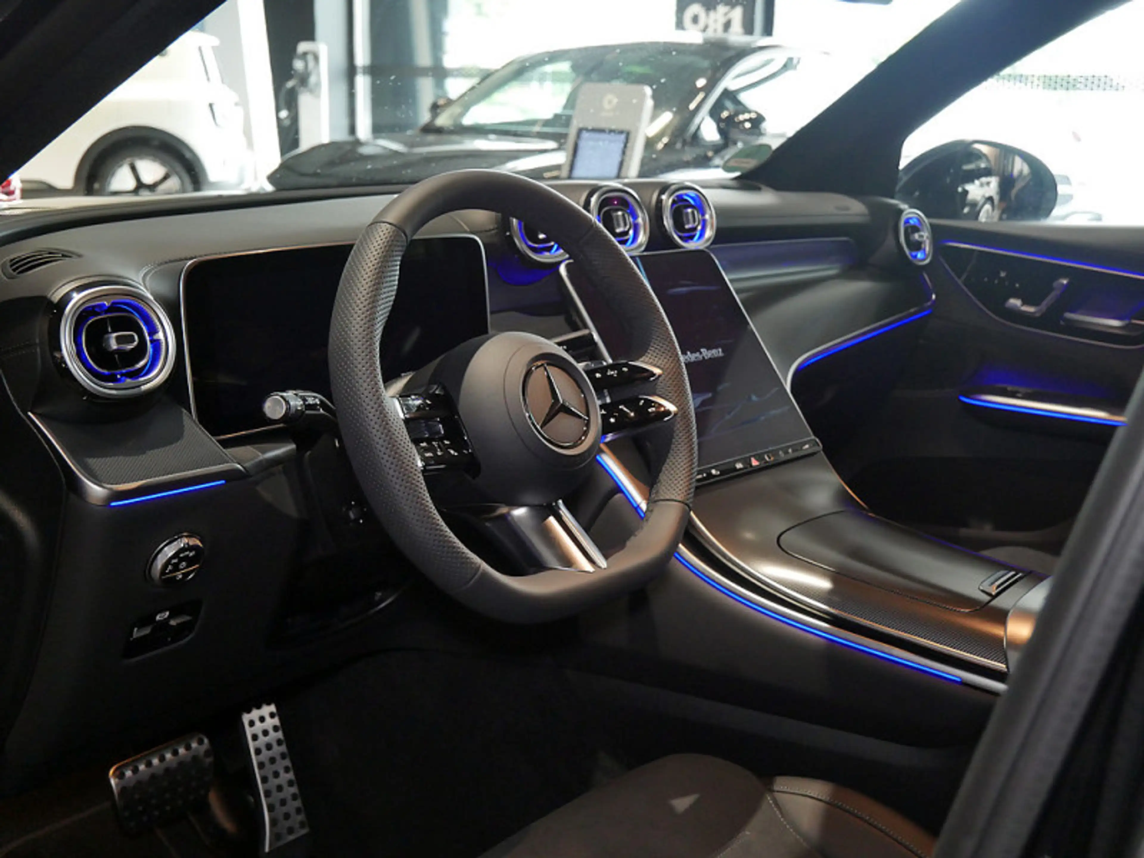 Mercedes-Benz GLC 200 4MATIC AMG MEMO 360 AHK DISTR KAMERA PDC — photo 13