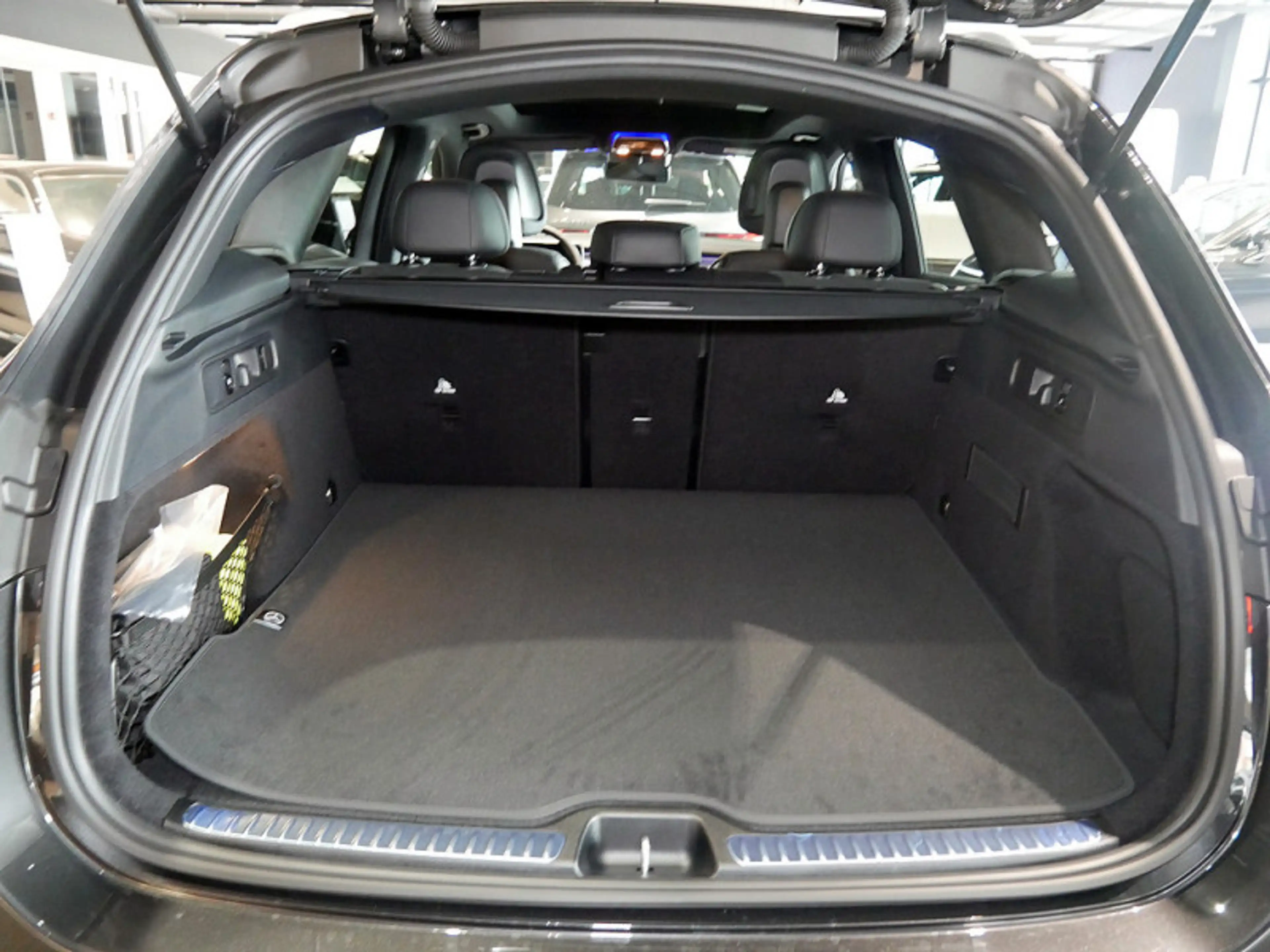Mercedes-Benz GLC 200 4MATIC AMG MEMO 360 AHK DISTR KAMERA PDC — photo 10