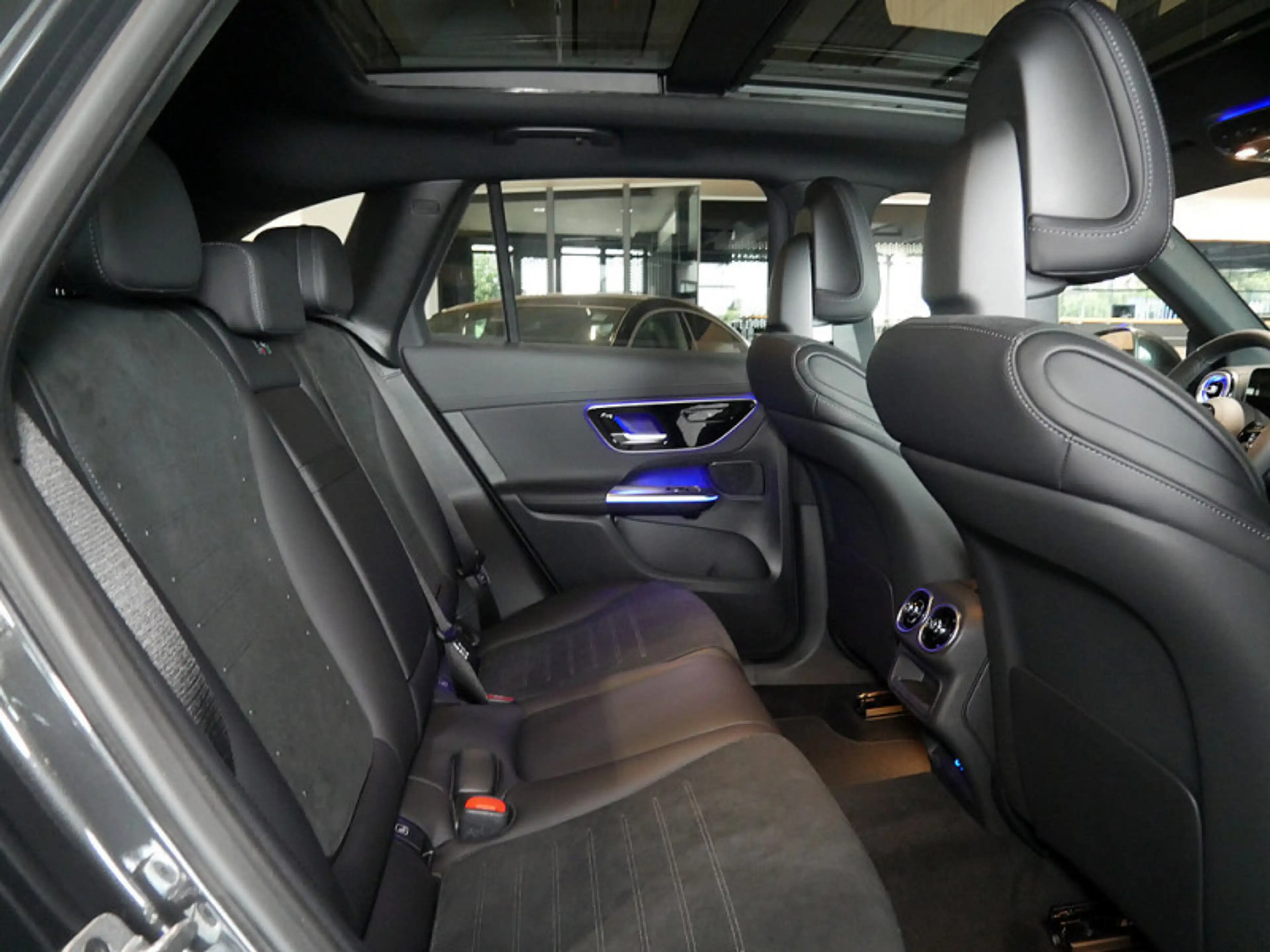 Mercedes-Benz GLC 200 4MATIC AMG MEMO 360 AHK DISTR KAMERA PDC — photo 7