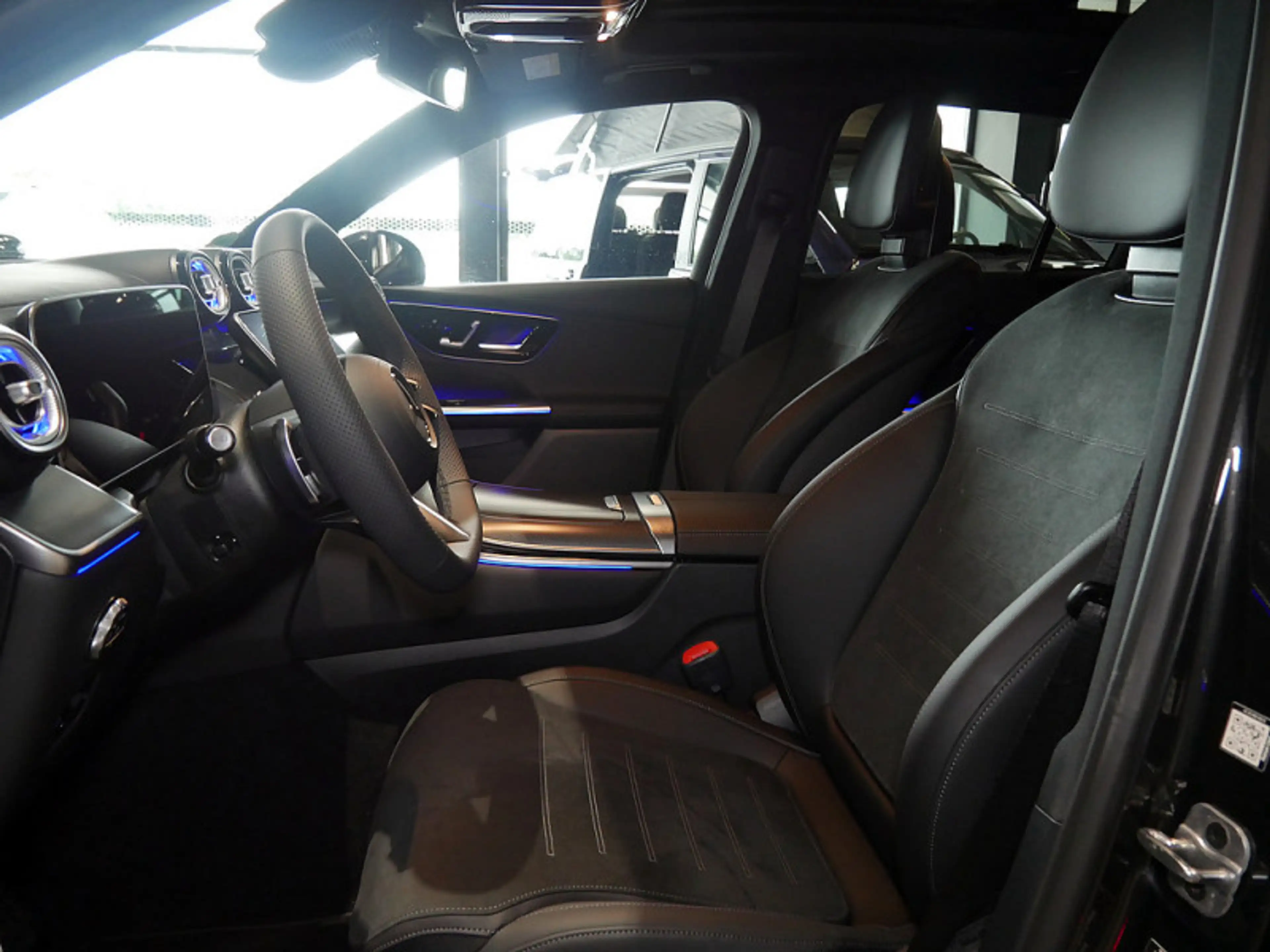 Mercedes-Benz GLC 200 4MATIC AMG MEMO 360 AHK DISTR KAMERA PDC — photo 15