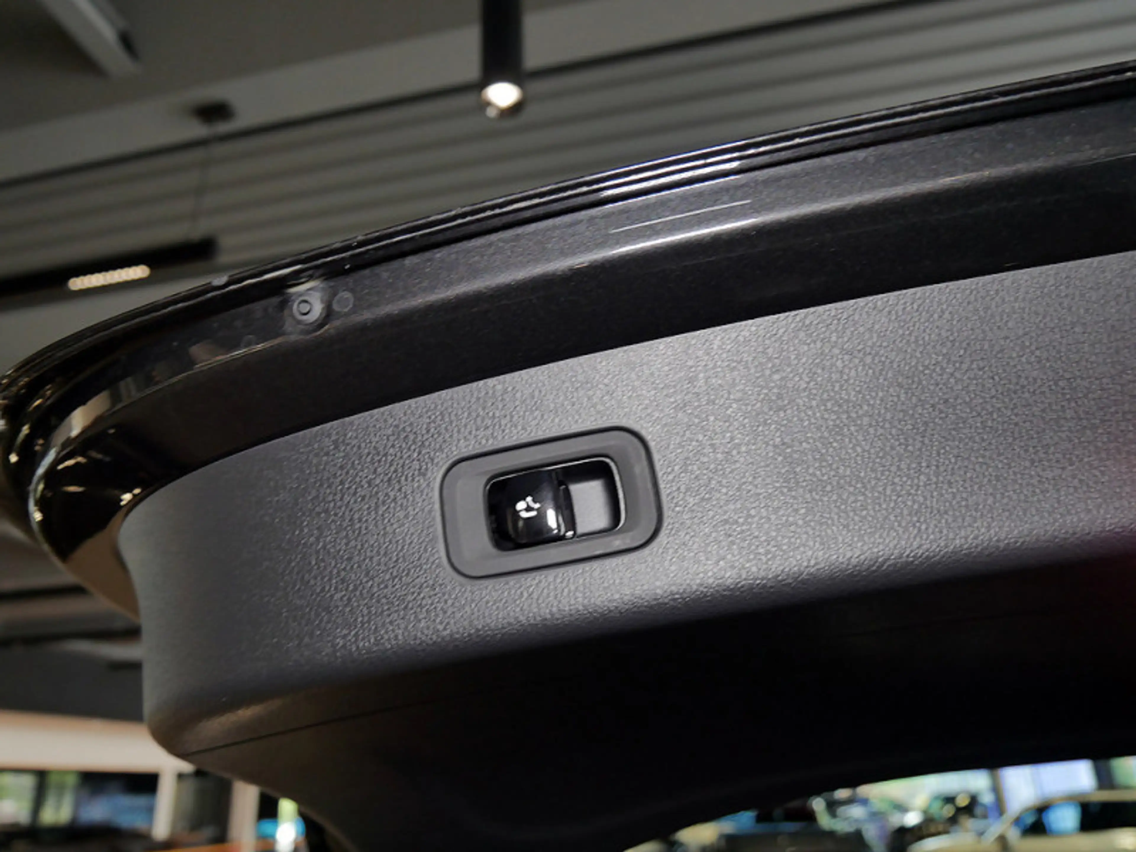 Mercedes-Benz GLC 200 4MATIC AMG MEMO 360 AHK DISTR KAMERA PDC — photo 11