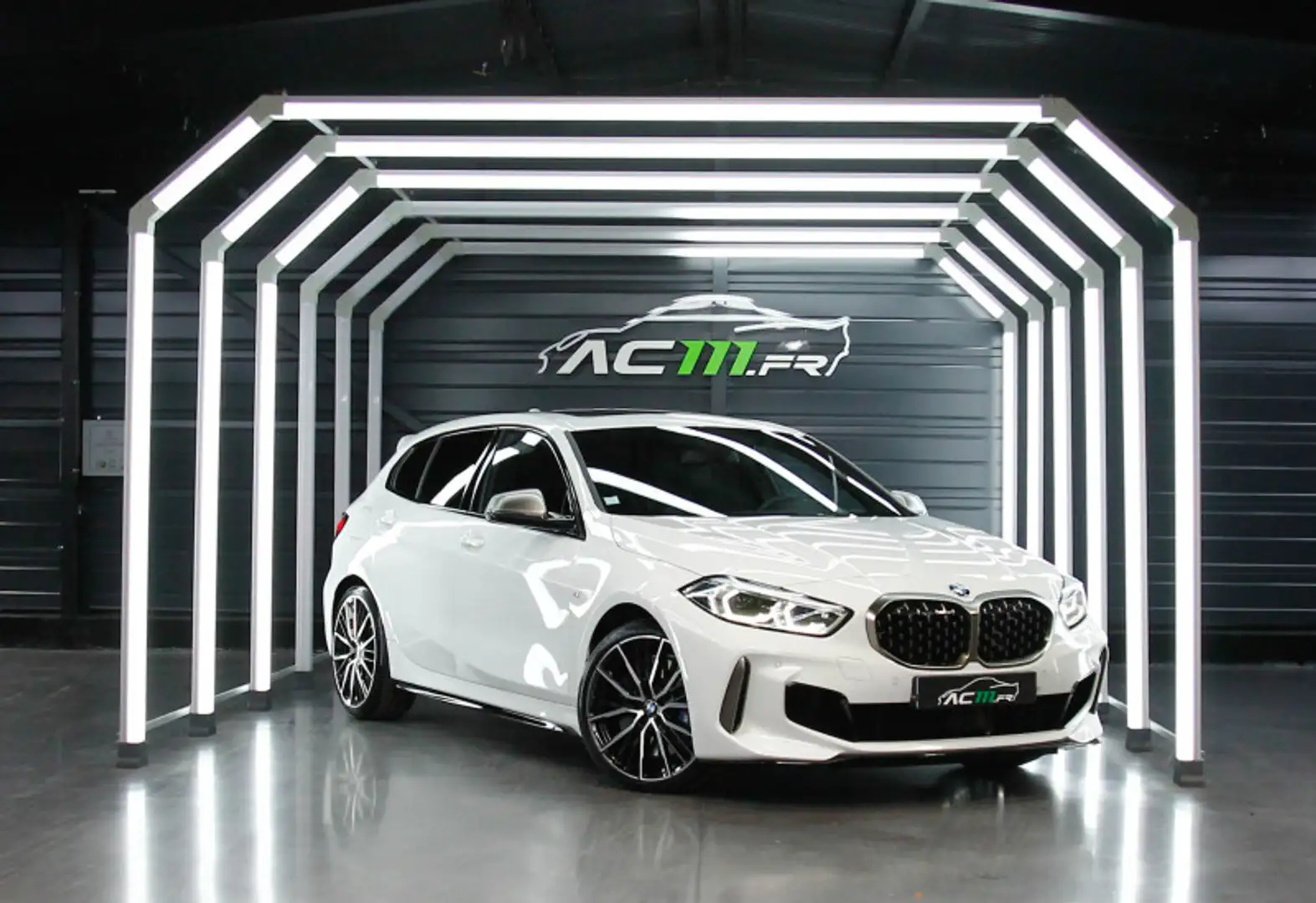 BMW 135 (F40) M135I XDRIVE 306CH M135IA / HK / TO / SIEGES M SPORT / SERVICE INCLUSIVE BMW Weiß - 1