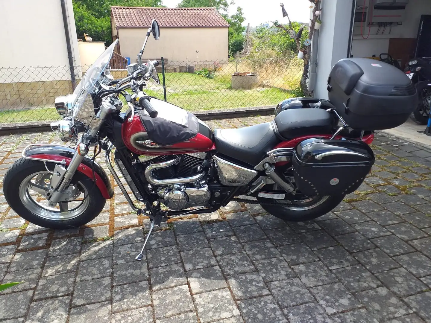 Suzuki VZ 800 Marauder Czerwony - 1