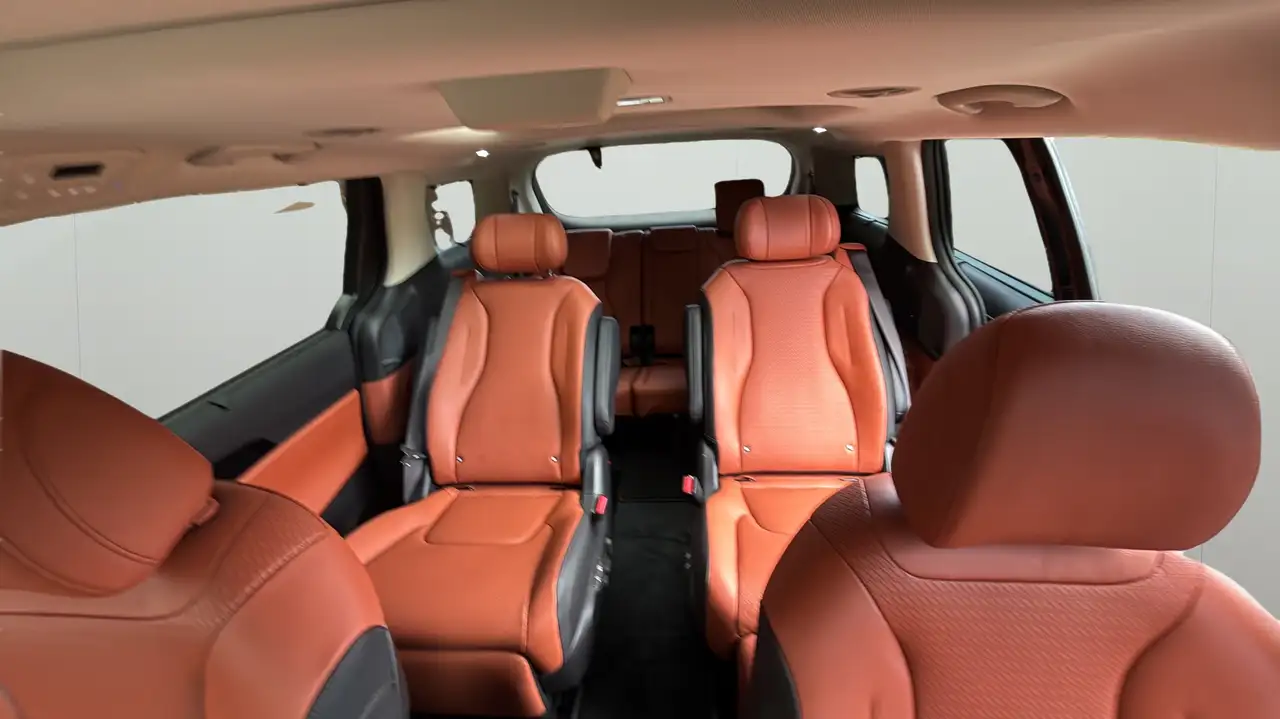 Kia Carnival снимка Kia Carnival