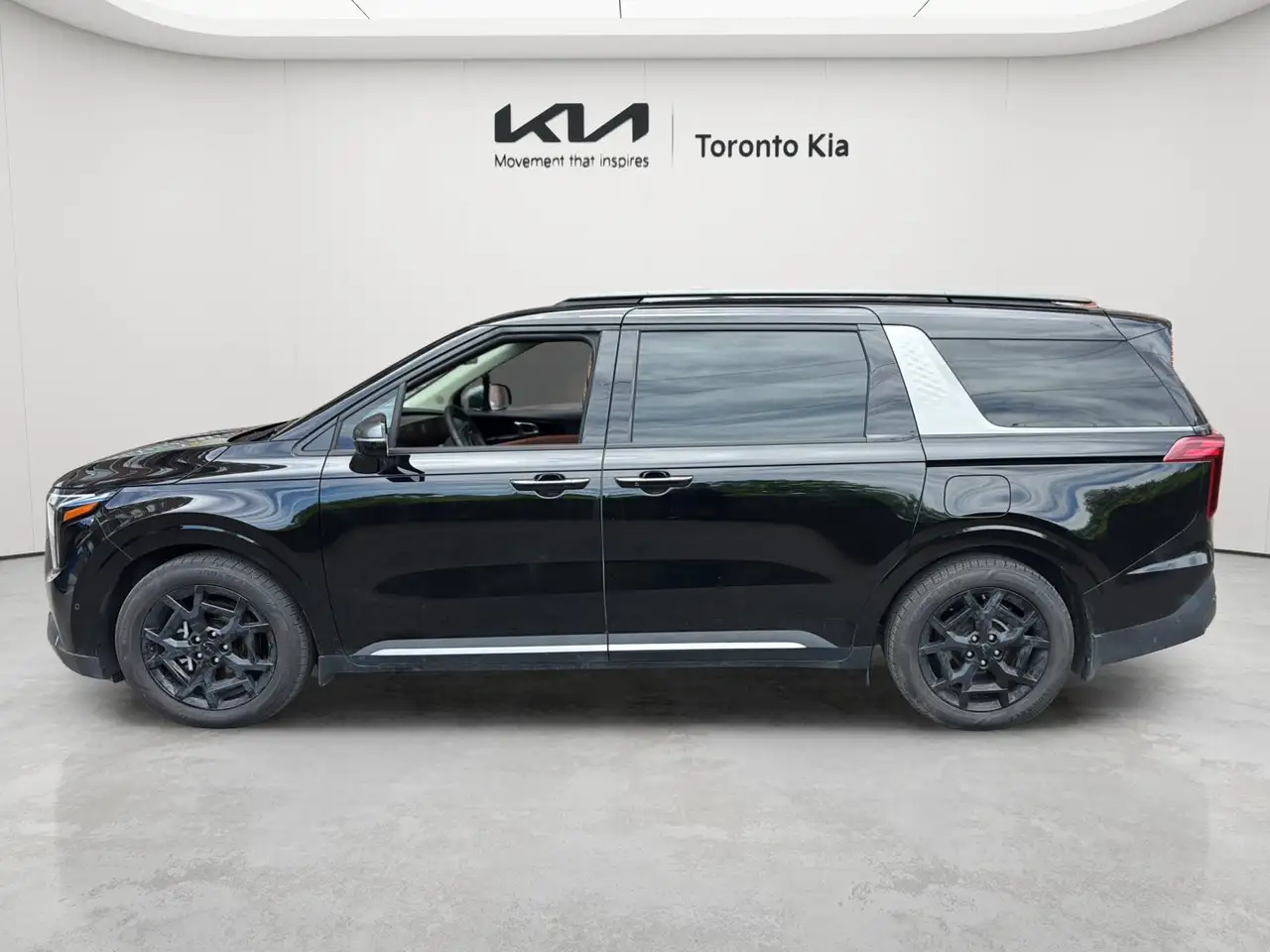 Kia Carnival снимка Kia Carnival