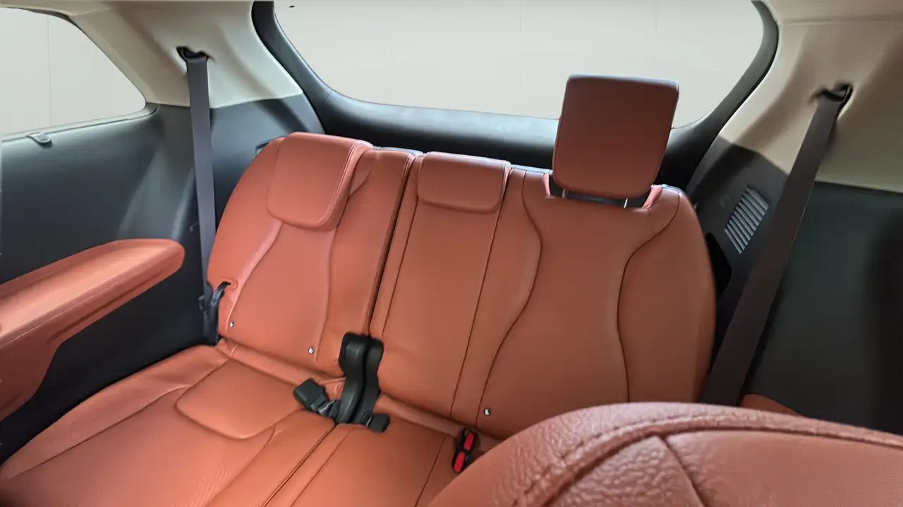 Kia Carnival снимка Kia Carnival