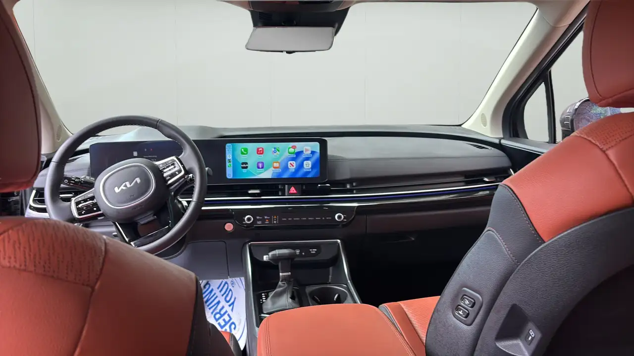 Kia Carnival снимка Kia Carnival