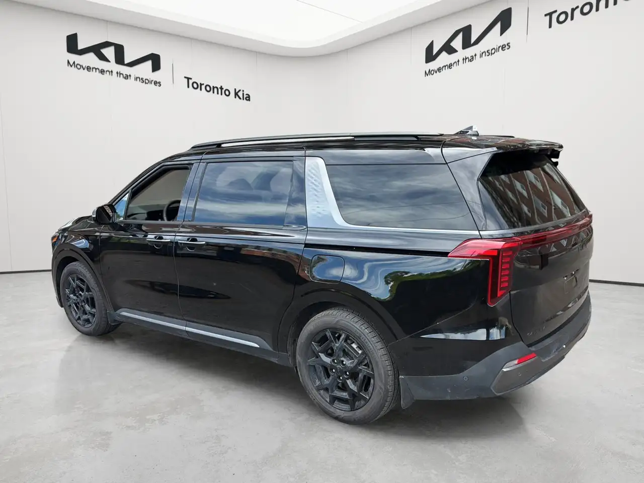Kia Carnival снимка Kia Carnival