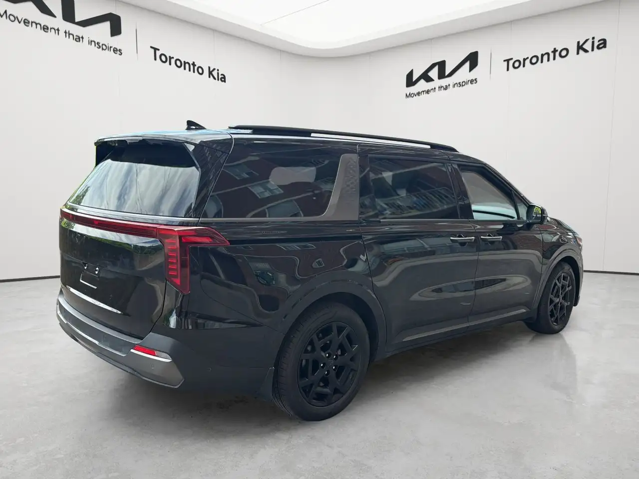 Kia Carnival снимка Kia Carnival