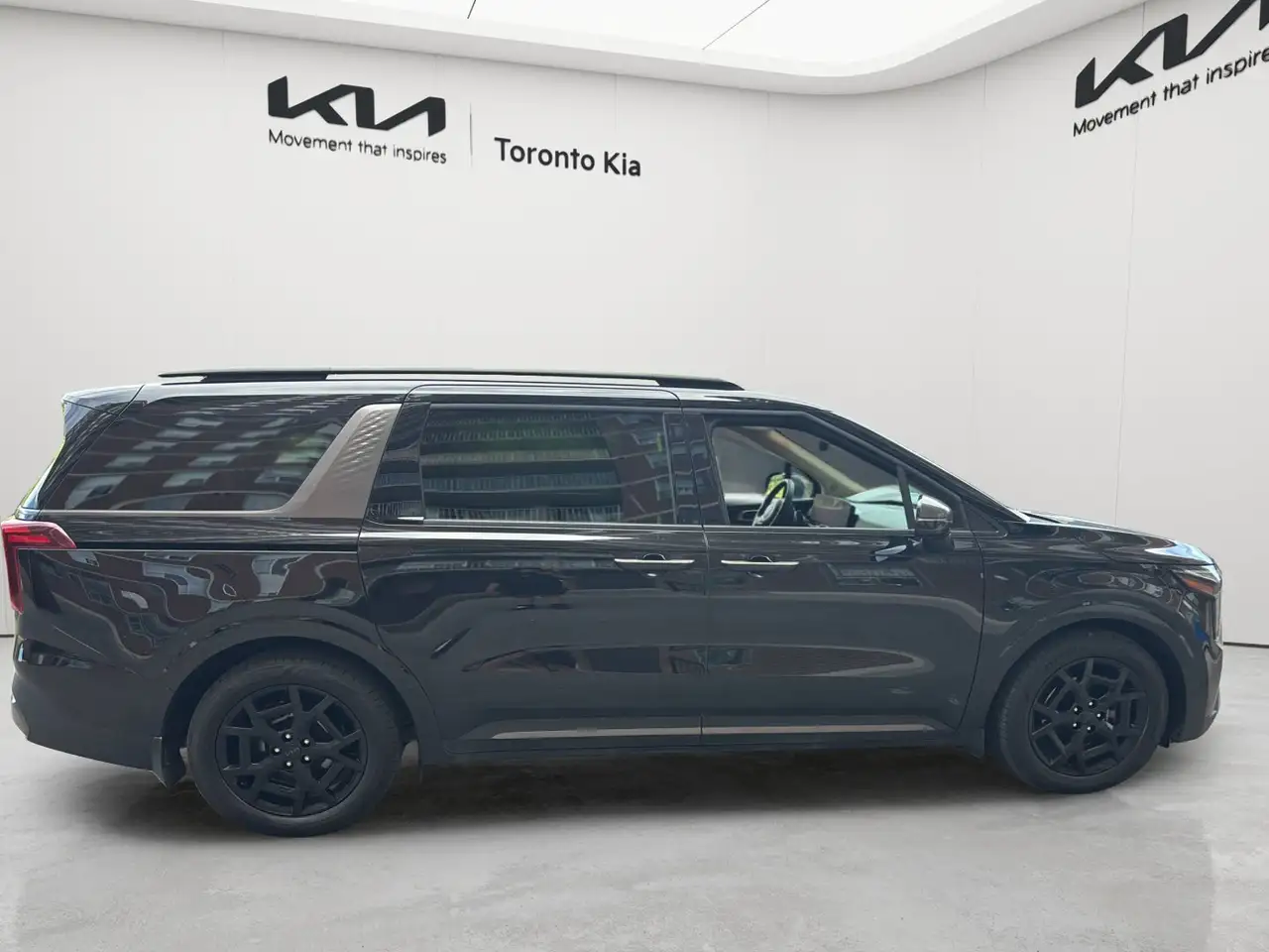 Kia Carnival снимка Kia Carnival