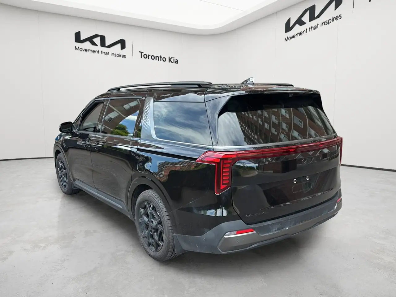 Kia Carnival снимка Kia Carnival