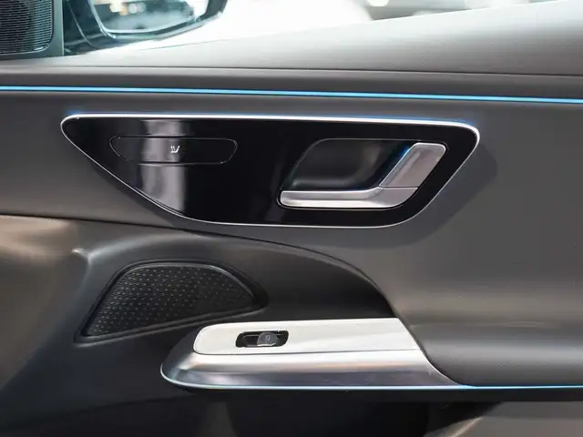Mercedes-Benz E-Class view 12