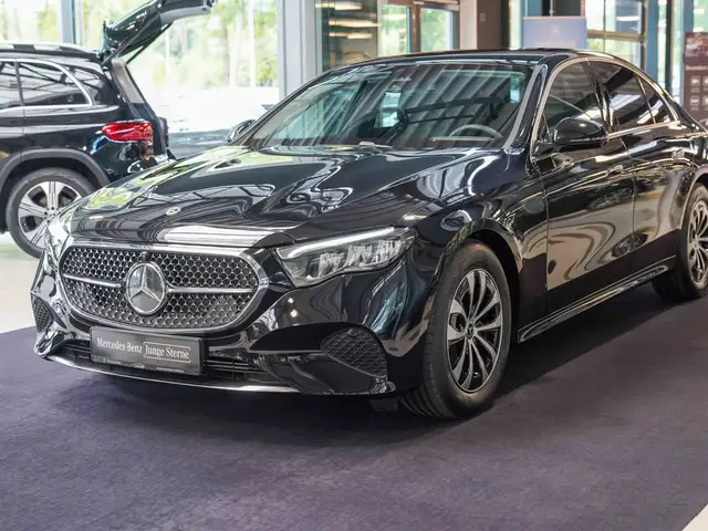 Mercedes-Benz E-Class view 7
