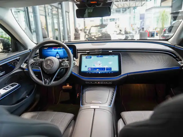 Mercedes-Benz E-Class view 14