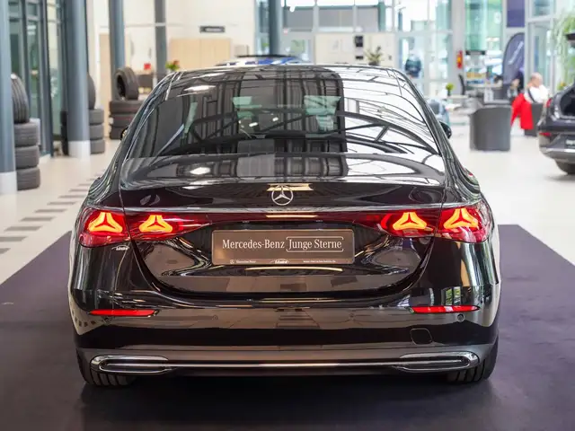 Mercedes-Benz E-Class view 5