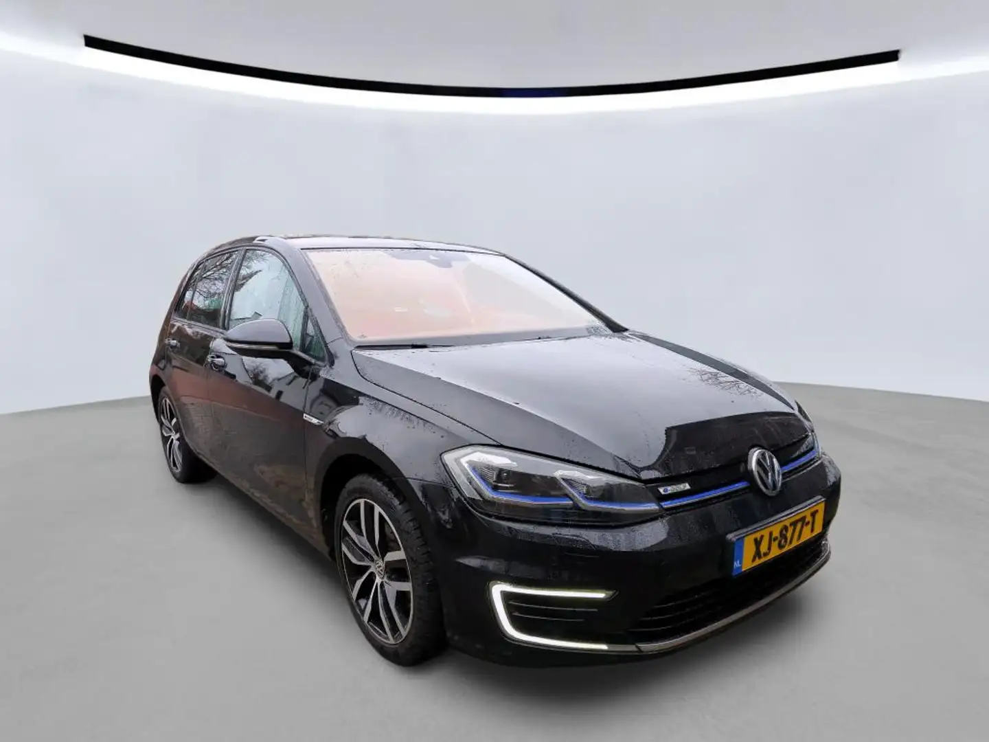 Volkswagen e-Golf e-Golf 136pk Warmtepomp Camera Acc Navigatie Noir - 2