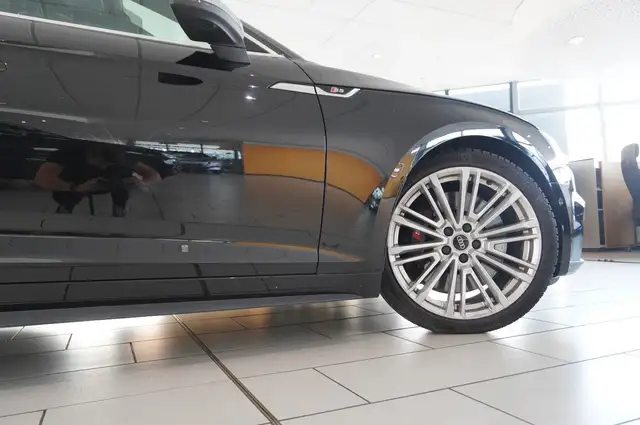Audi S5 view 8