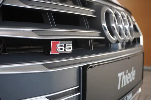 Audi S5 view 5