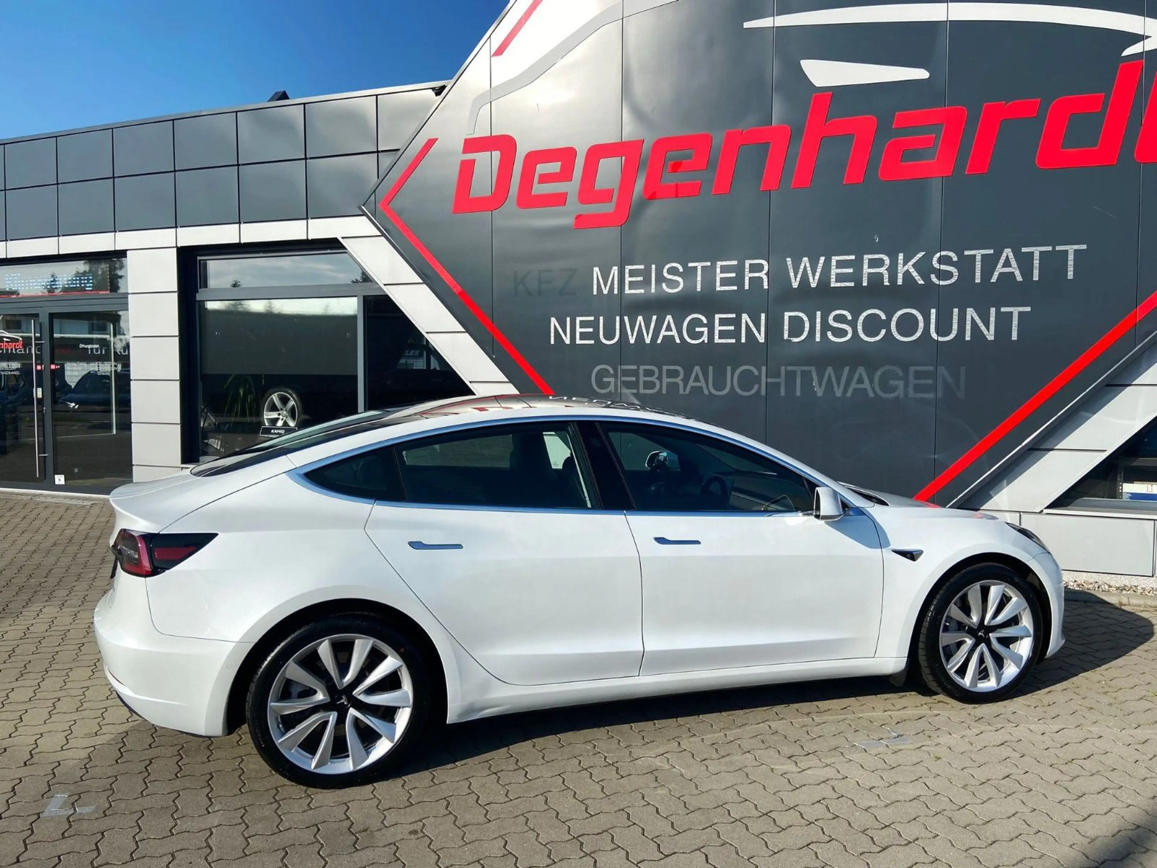 Tesla Model 3 Standard Range RWD 19" Alu SOH 94,6 — photo 14