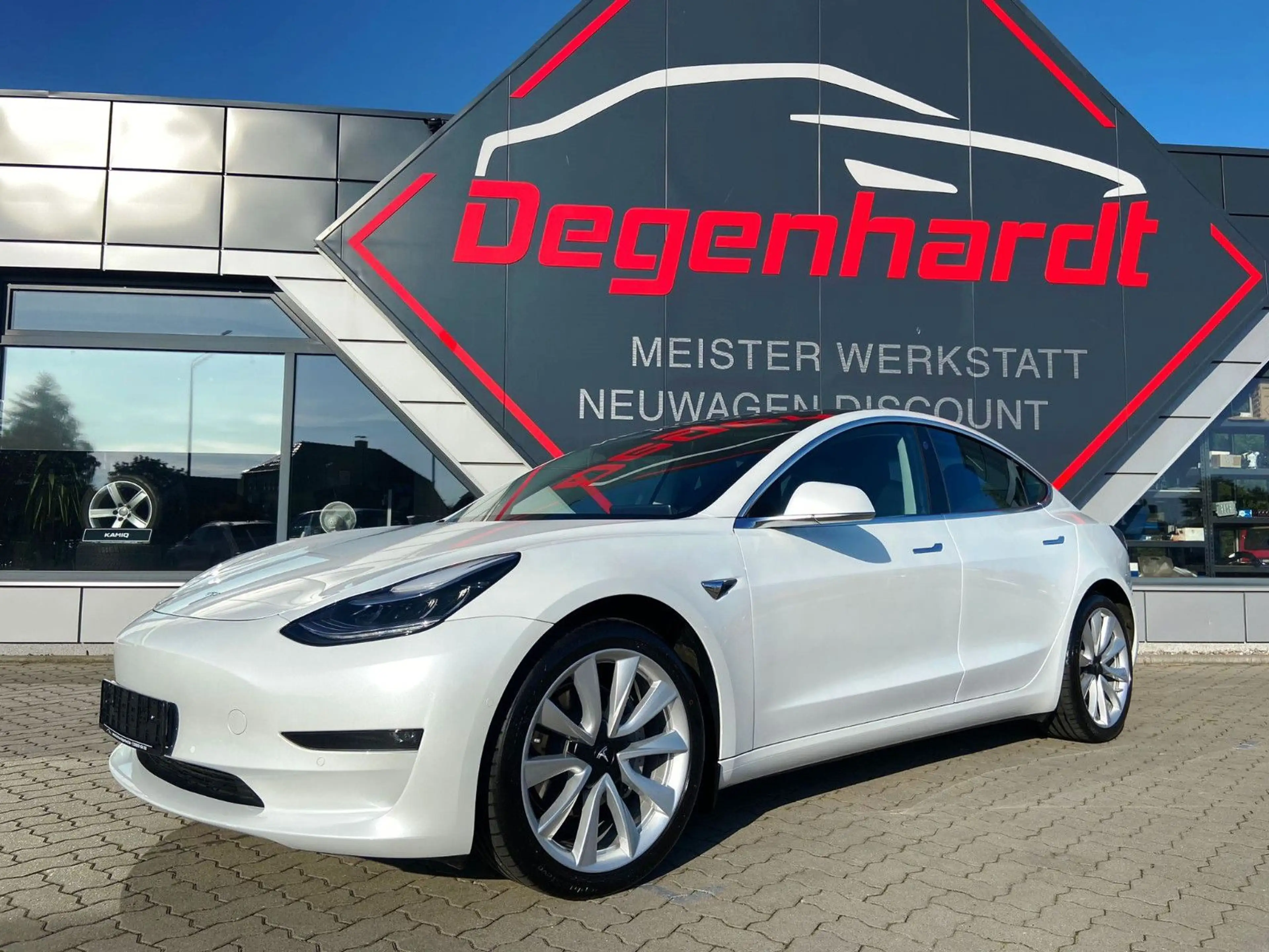 Tesla Model 3 Standard Range RWD 19" Alu SOH 94,6
