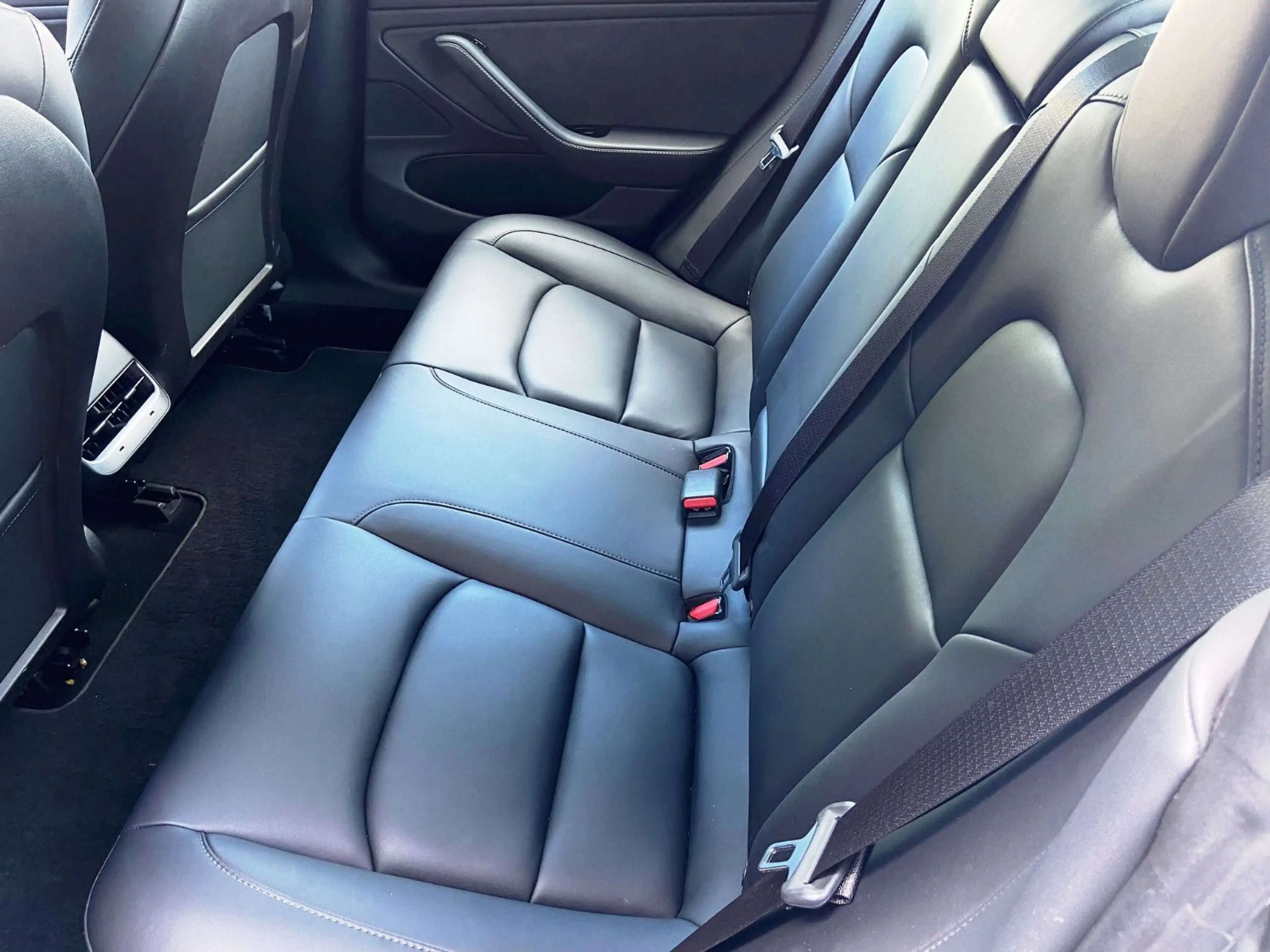Tesla Model 3 Standard Range RWD 19" Alu SOH 94,6 — photo 7