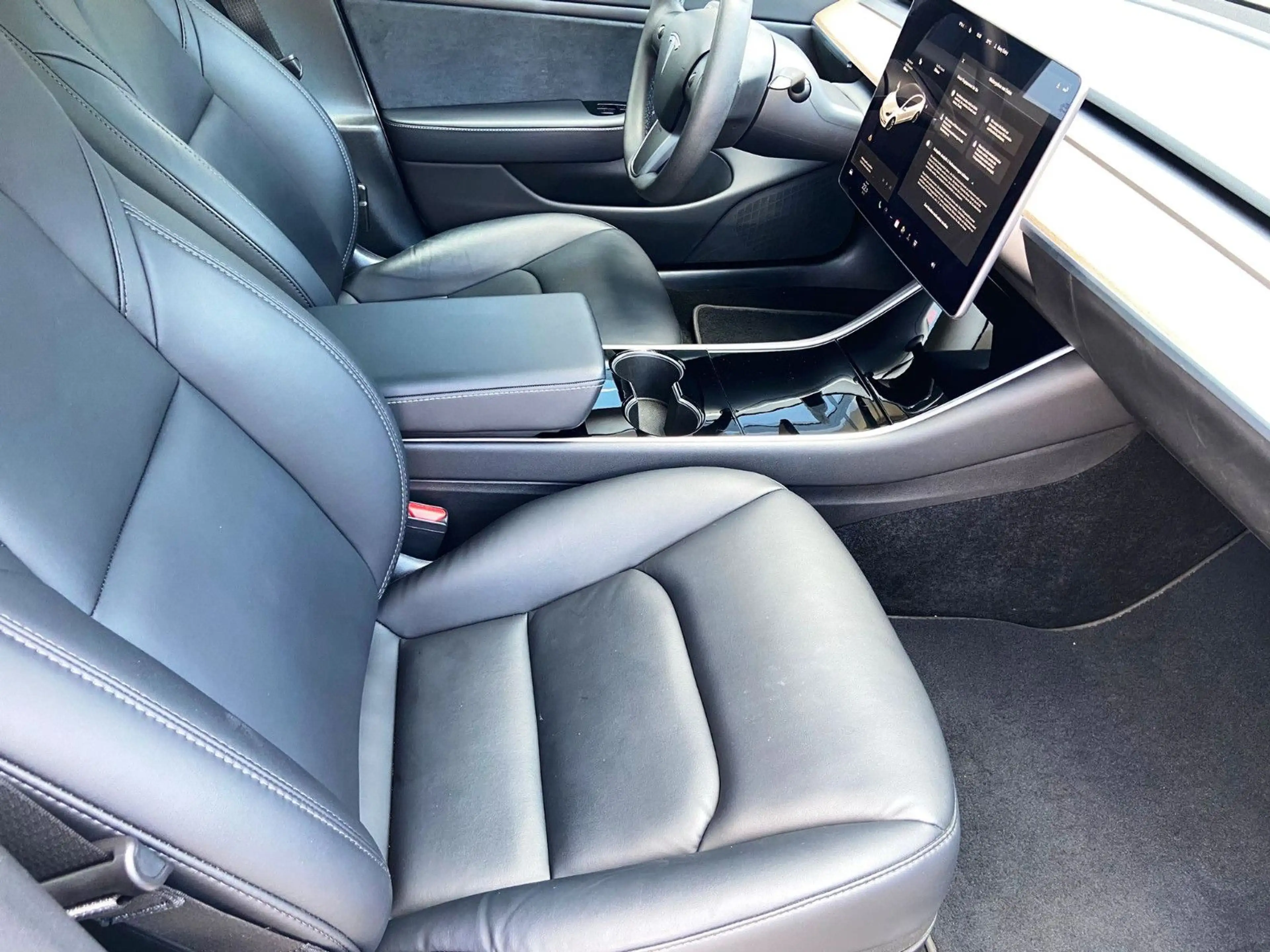 Tesla Model 3 Standard Range RWD 19" Alu SOH 94,6 — photo 15