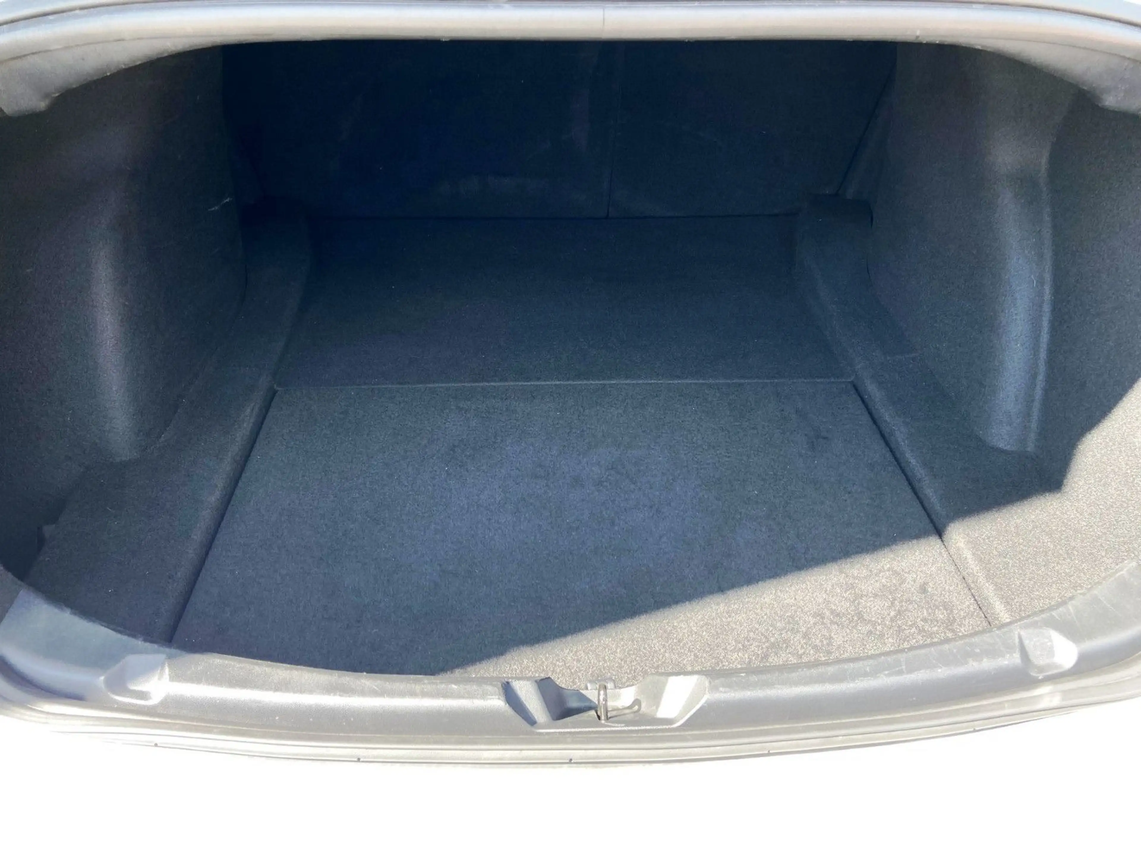 Tesla Model 3 Standard Range RWD 19" Alu SOH 94,6 — photo 10