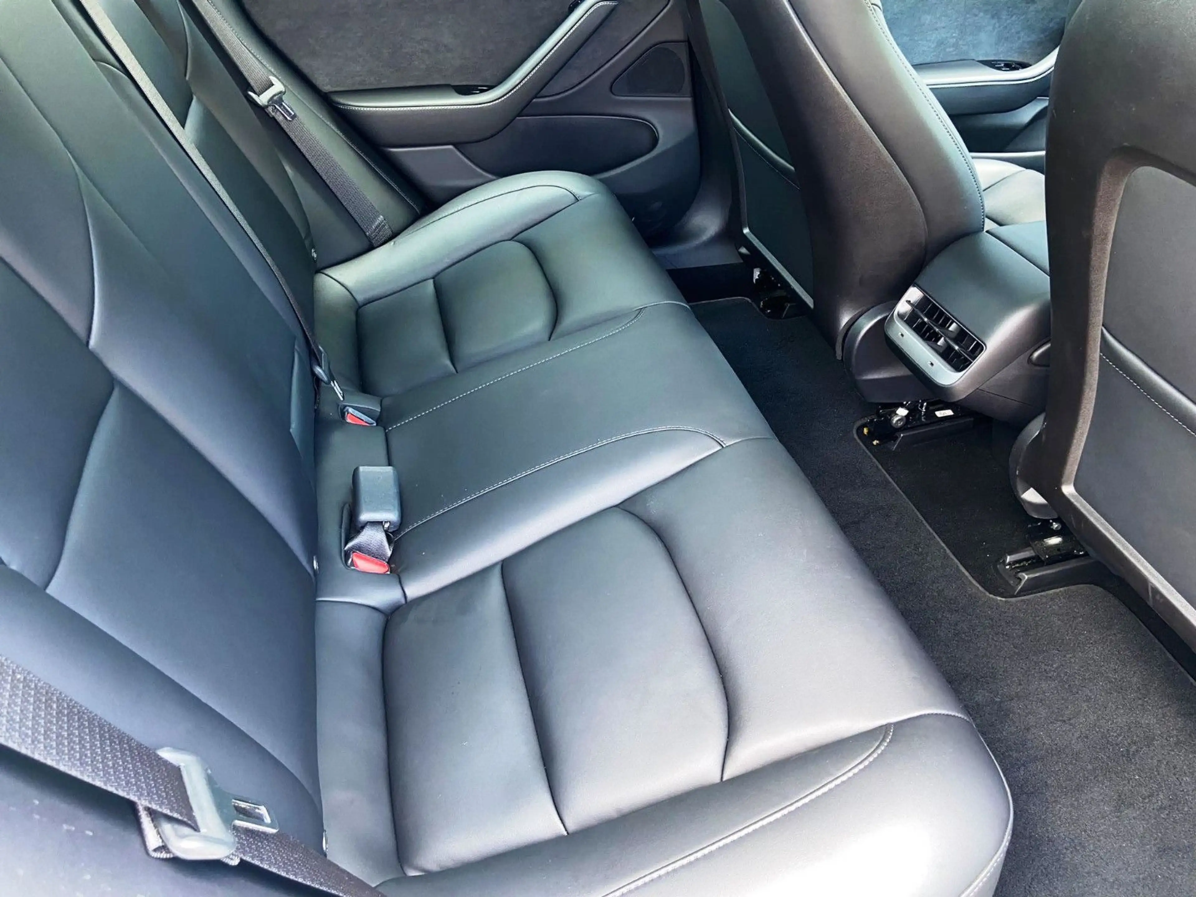 Tesla Model 3 Standard Range RWD 19" Alu SOH 94,6 — photo 13