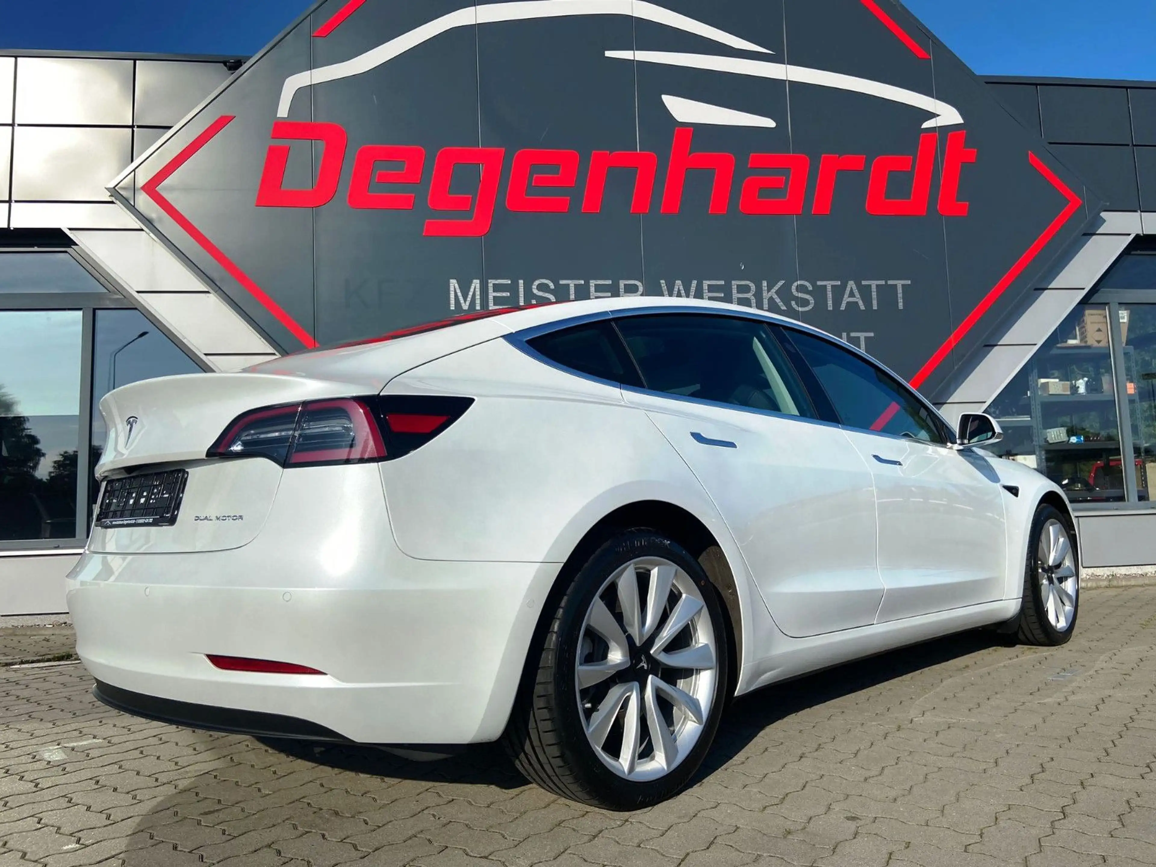 Tesla Model 3 Standard Range RWD 19" Alu SOH 94,6 — photo 12