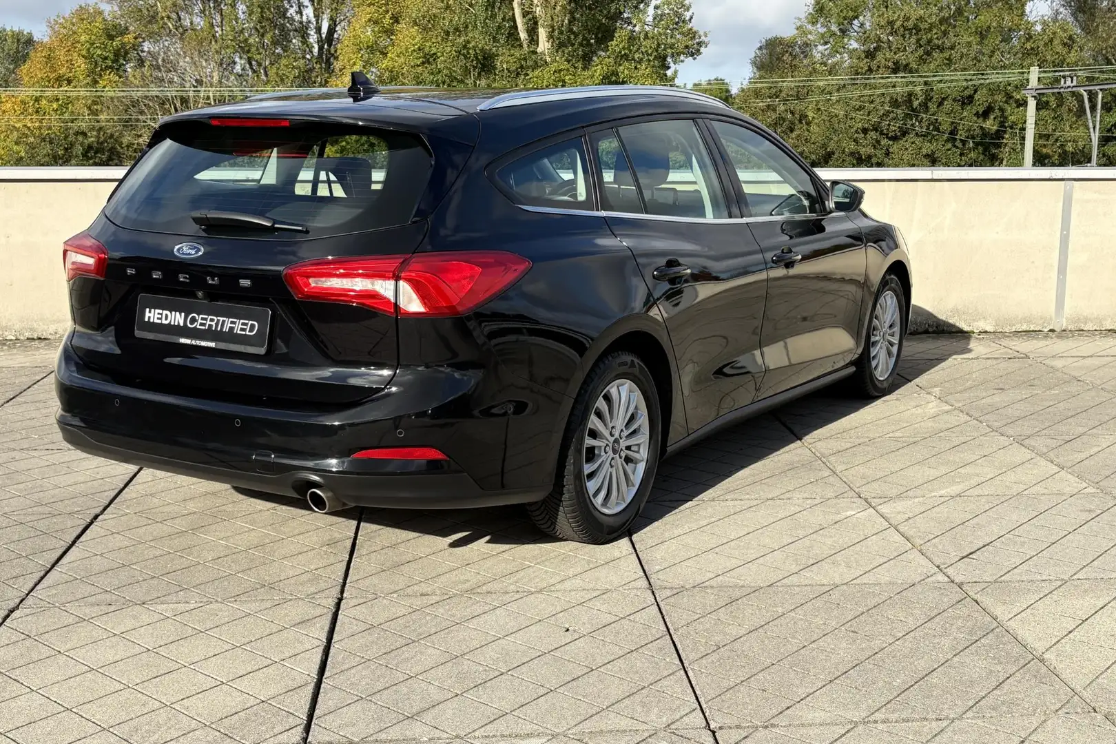 Ford Focus Wagon 1.0 EcoBoost Titanium Business Automaat Zwart - 2