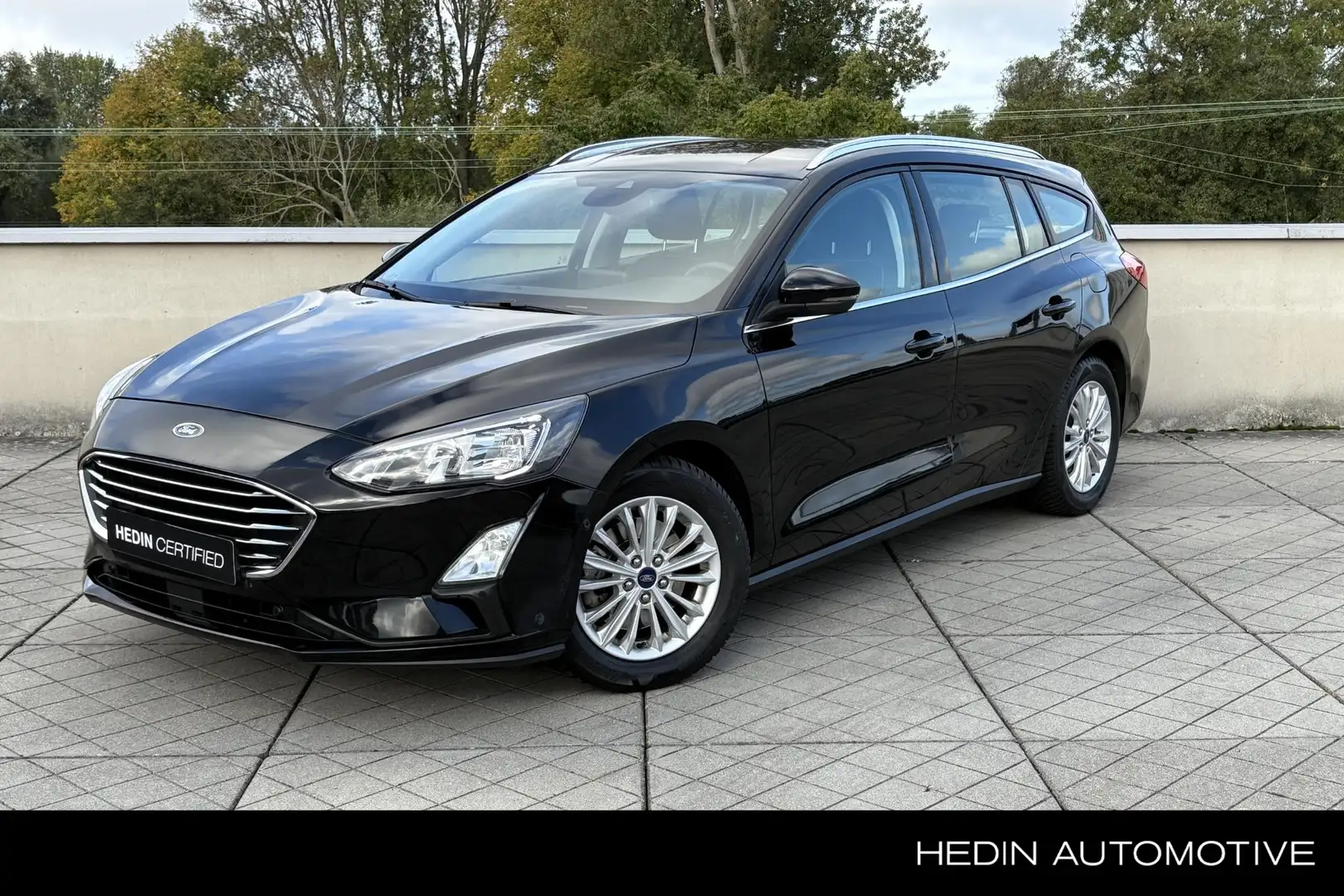 Ford Focus Wagon 1.0 EcoBoost Titanium Business Automaat Zwart - 1