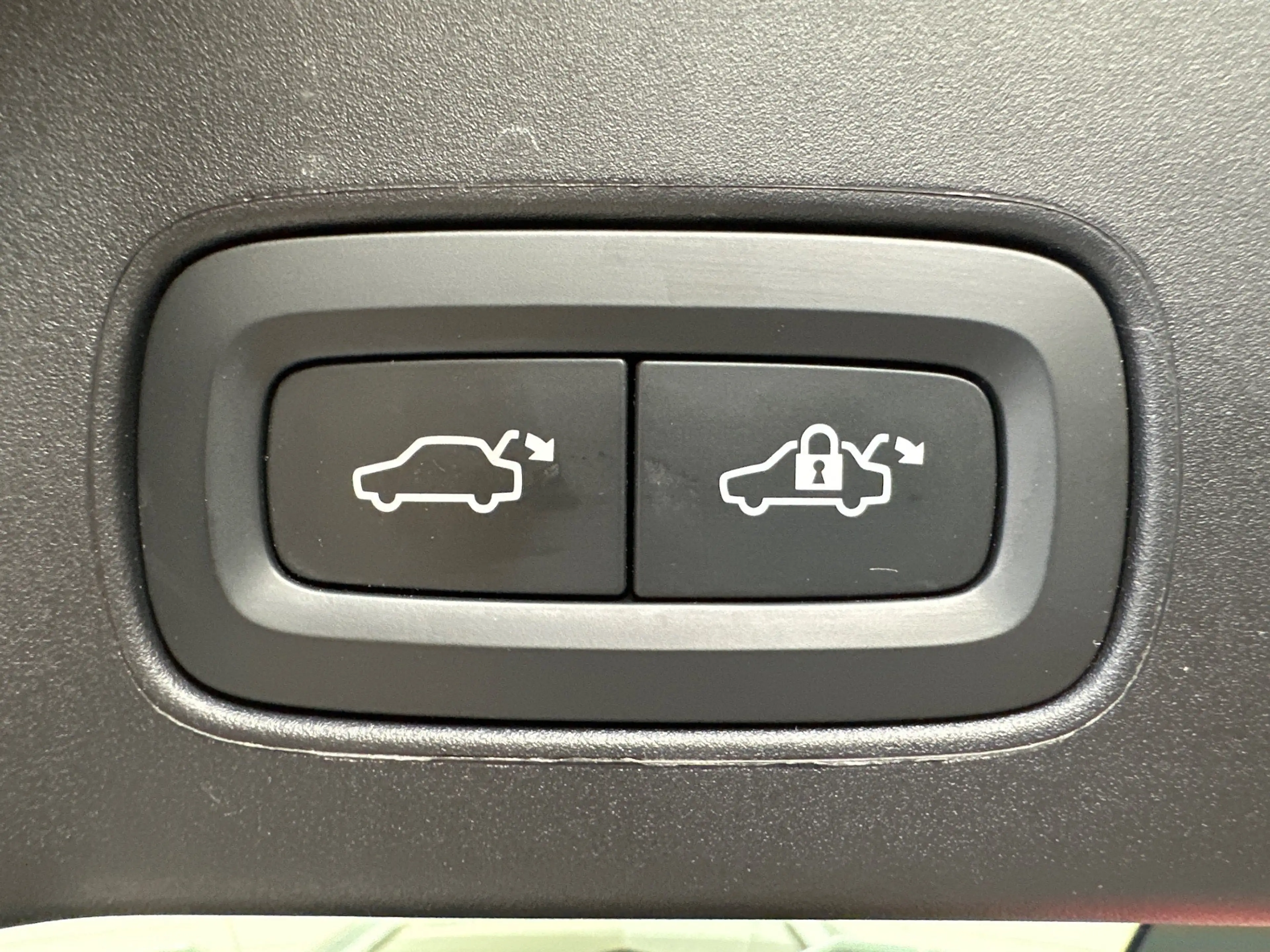 Volvo V90 T6 Recharge AWD Plus Bright NAV+LED+PANO+AHK+ACC — photo 7