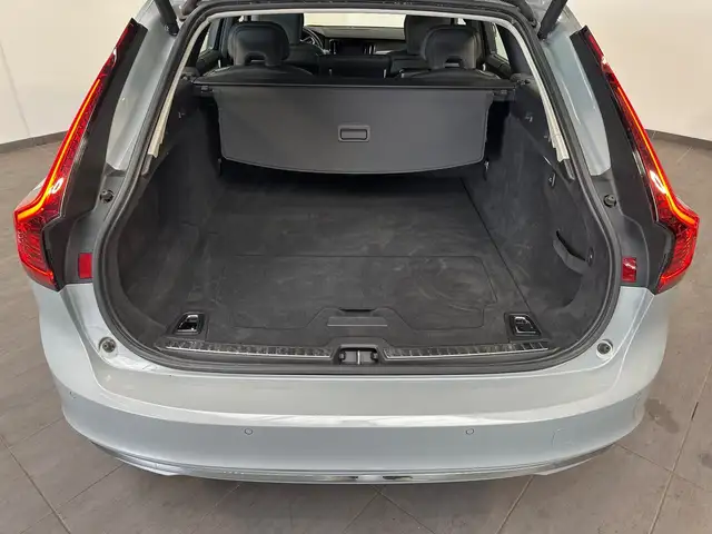 Volvo V90 view 6