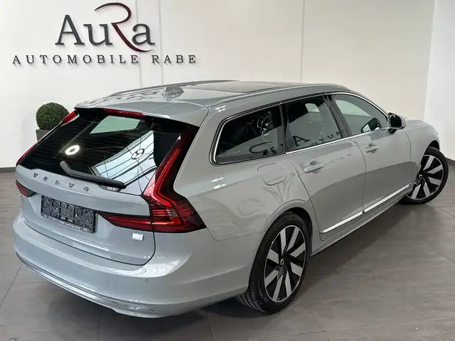Volvo V90 view 5