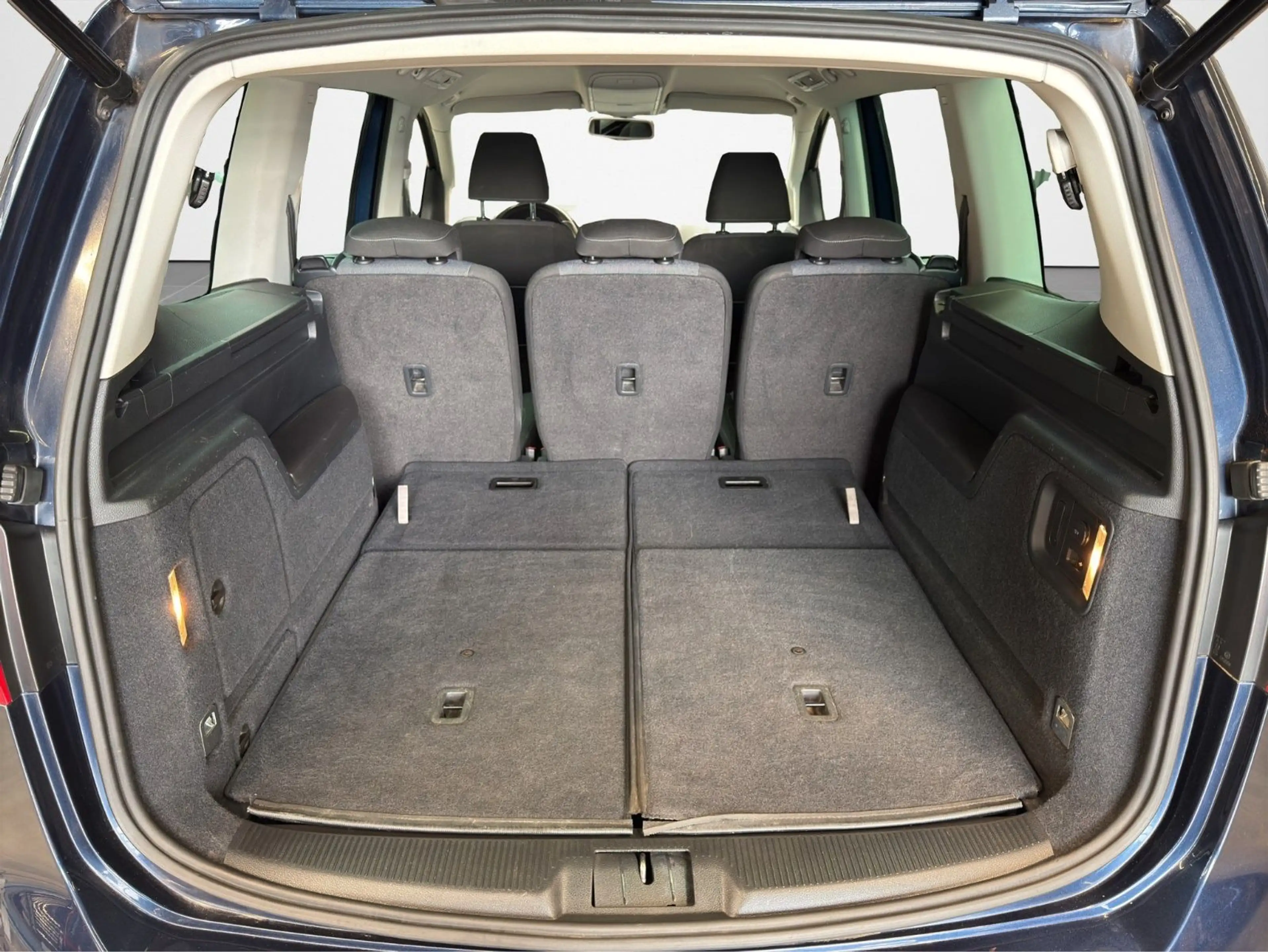 Volkswagen Sharan /Elektr. Heckklappe/AHK /7-Sitzer/3-Zonen — photo 8