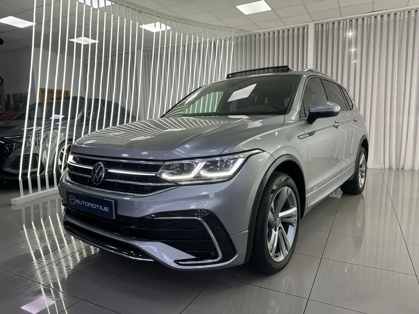 Volkswagen Tiguan Allspace 2.0TDI R-Line 4Motion DSG 147kW Gris - 1