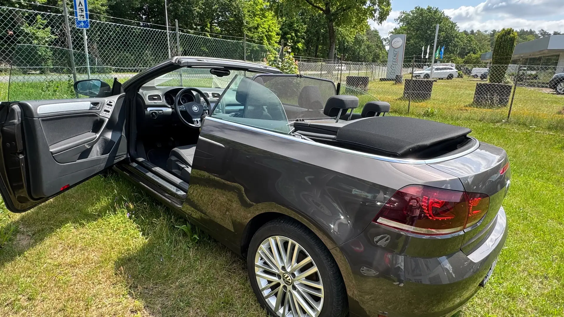 Volkswagen Golf Cabriolet Golf VI Cabrio Diesel Cabrio 1.6 TDI BlueMotion Te Brun - 2