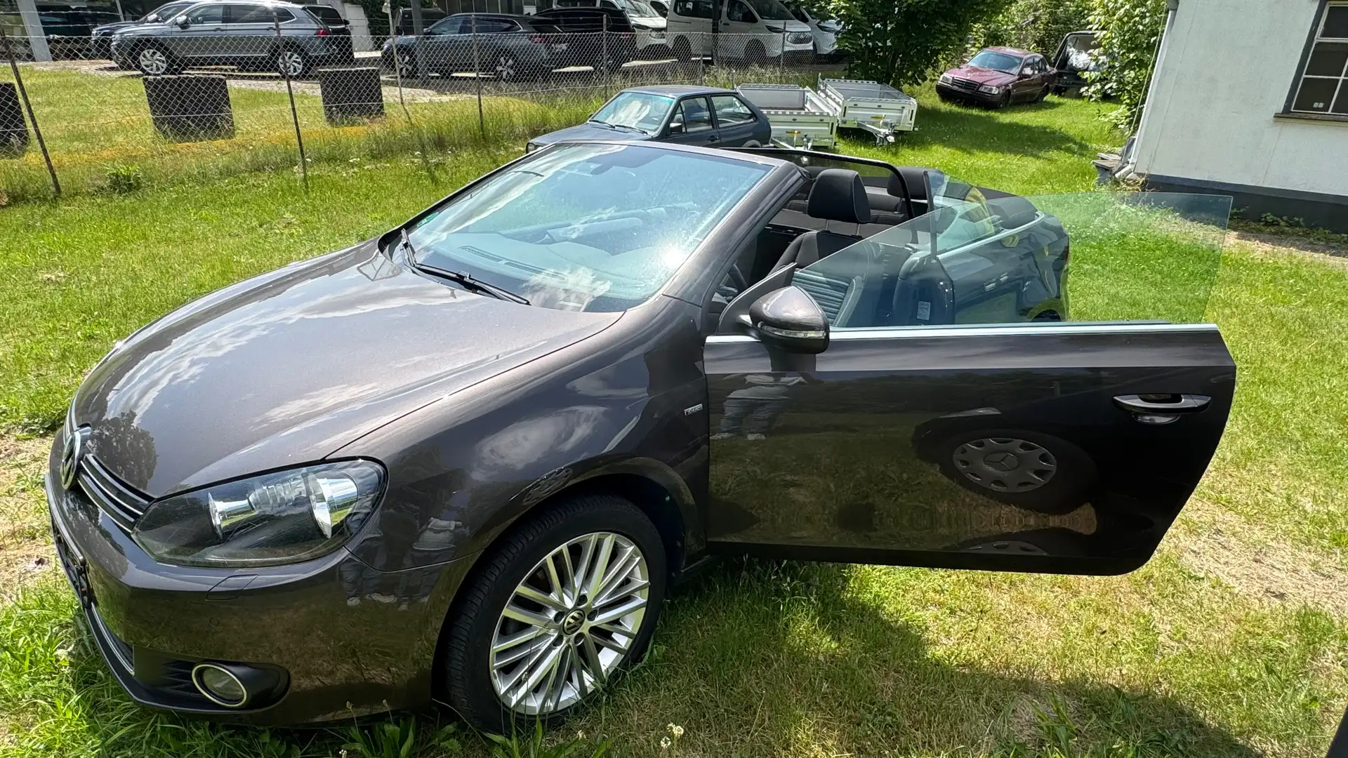 Volkswagen Golf Cabriolet Golf VI Cabrio Diesel Cabrio 1.6 TDI BlueMotion Te Brun - 1