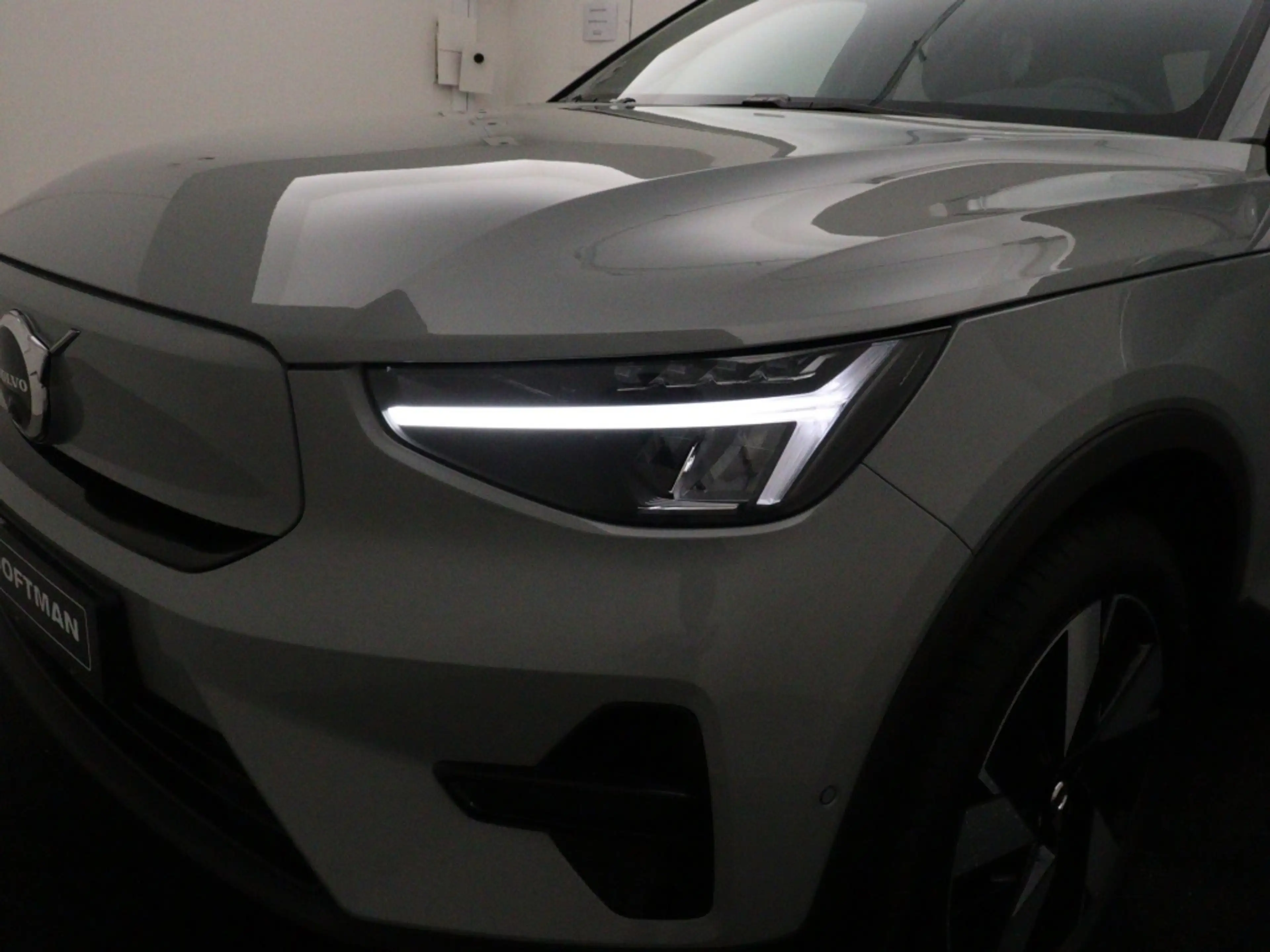Volvo EX40 EXTENDED RANGE PLUS DARK 360GR CAM HARMAN KARDON G — photo 11