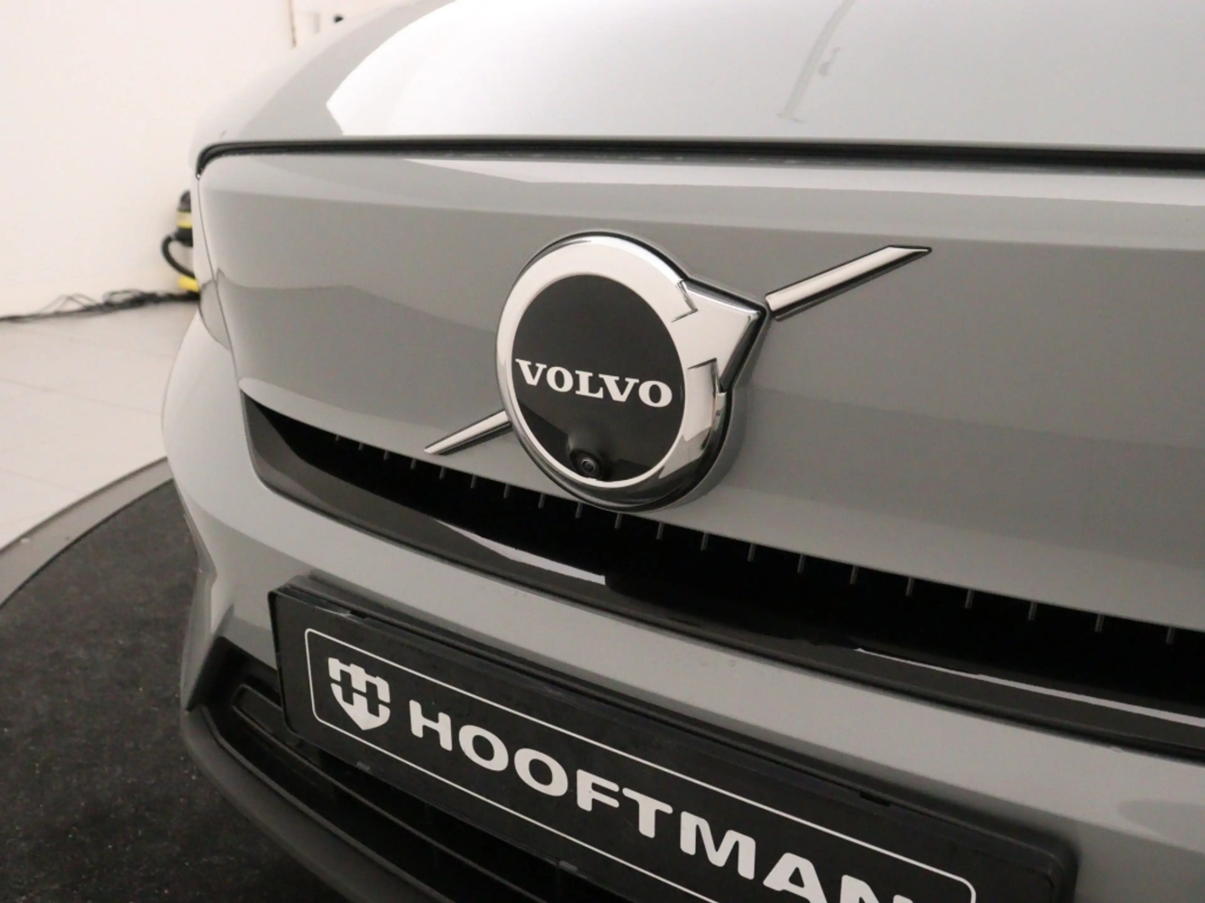 Volvo EX40 EXTENDED RANGE PLUS DARK 360GR CAM HARMAN KARDON G — photo 8