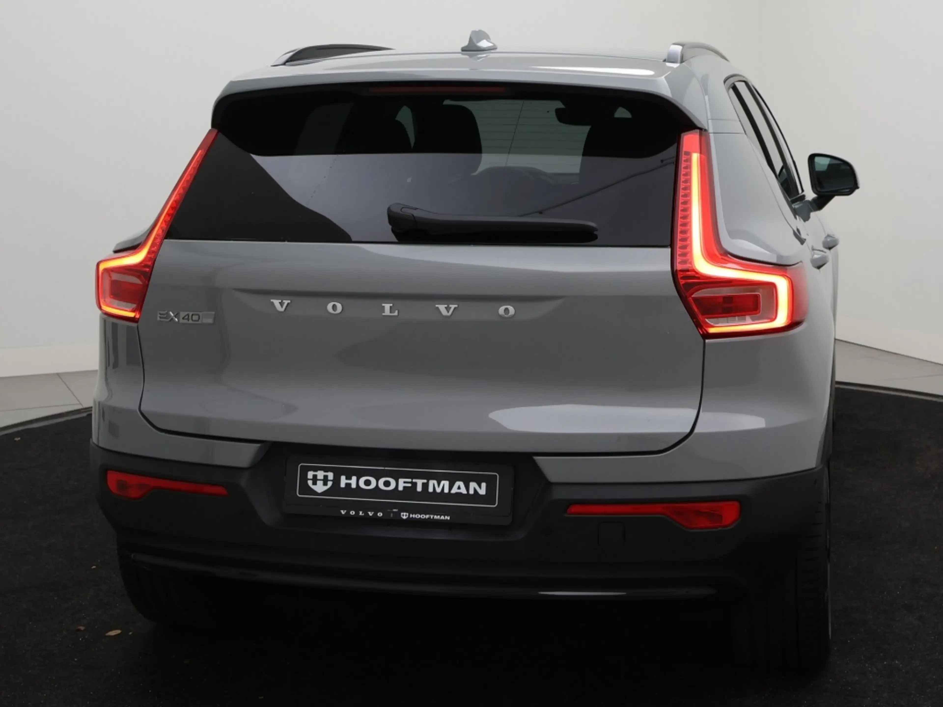 Volvo EX40 EXTENDED RANGE PLUS DARK 360GR CAM HARMAN KARDON G — photo 6
