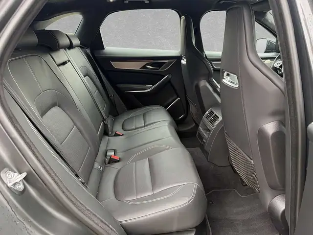 Jaguar F-Pace view 5