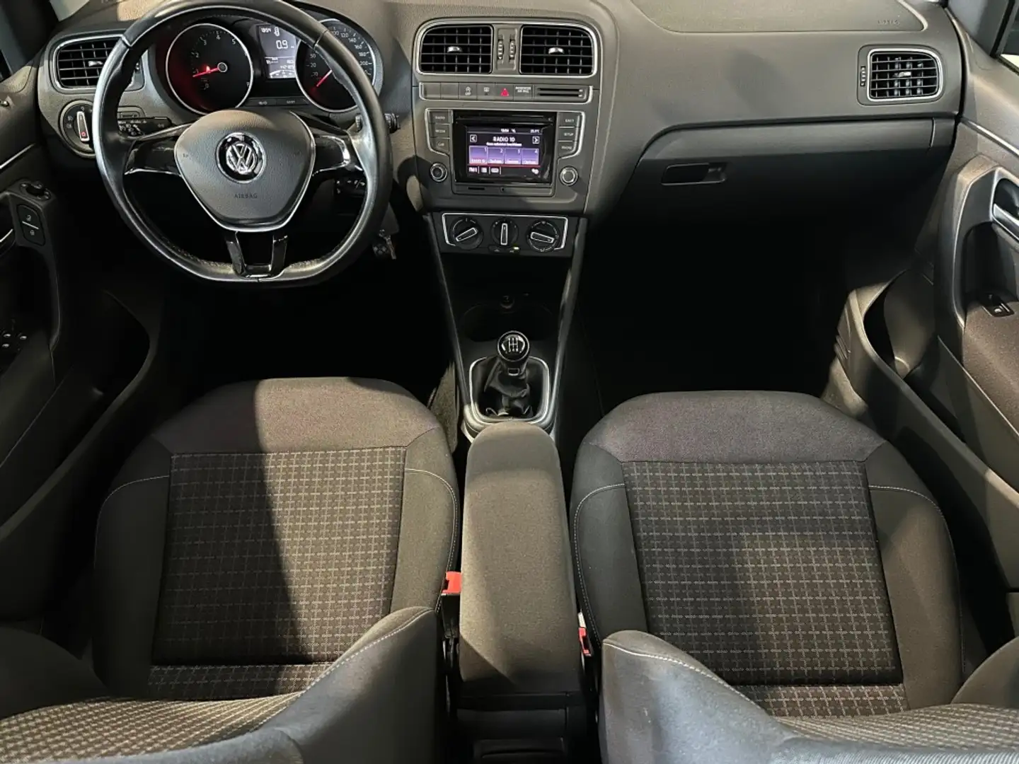 Volkswagen Polo 1.0 COMFORTLINE RIJKLAAR l 5DRS l AIRCO l CRUISE l Gris - 2
