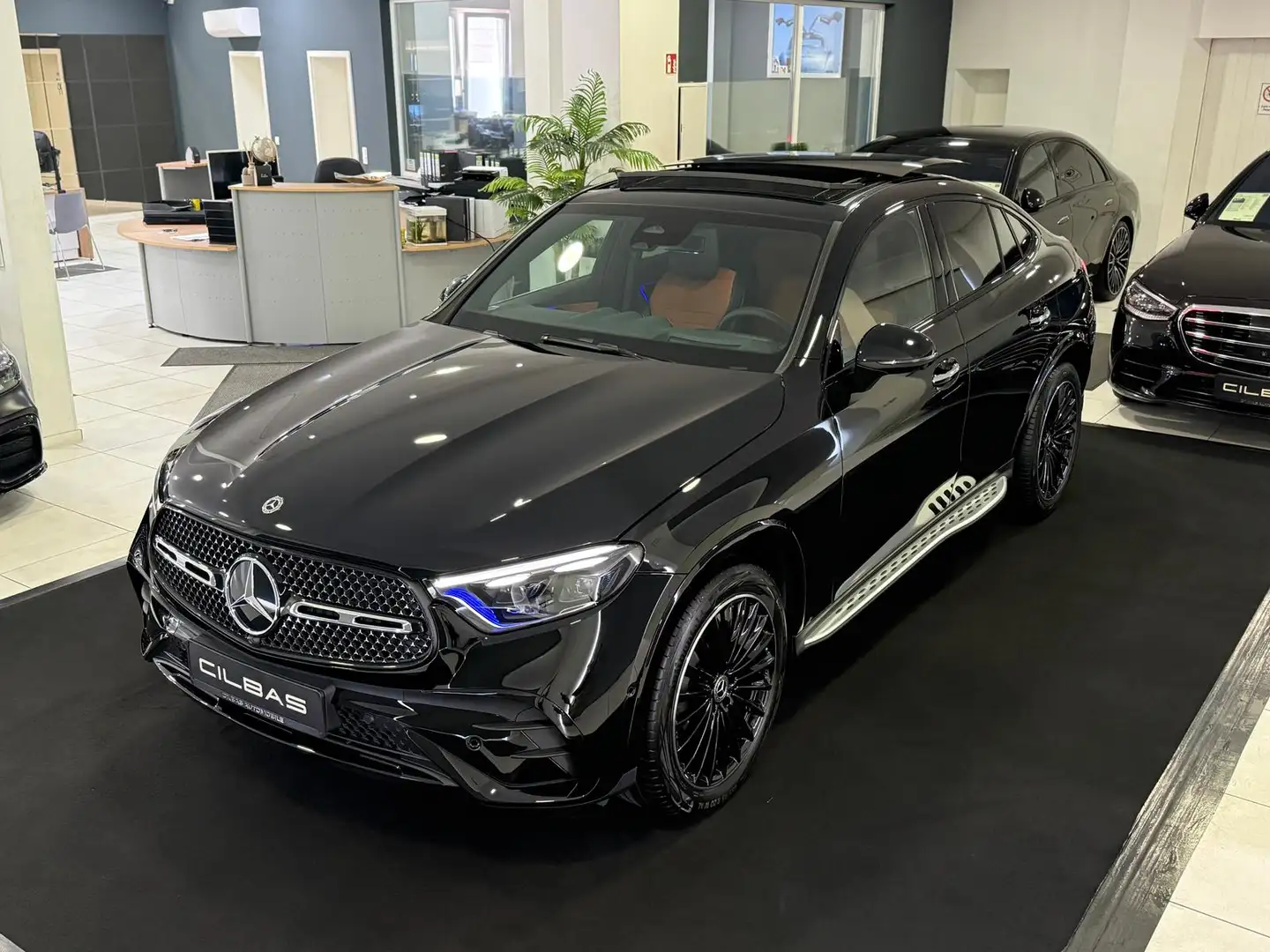 Mercedes-Benz GLC 300 Coupe 4M AMG PREMIUM*HUD*PANO*BRAUN LEDE Schwarz - 1
