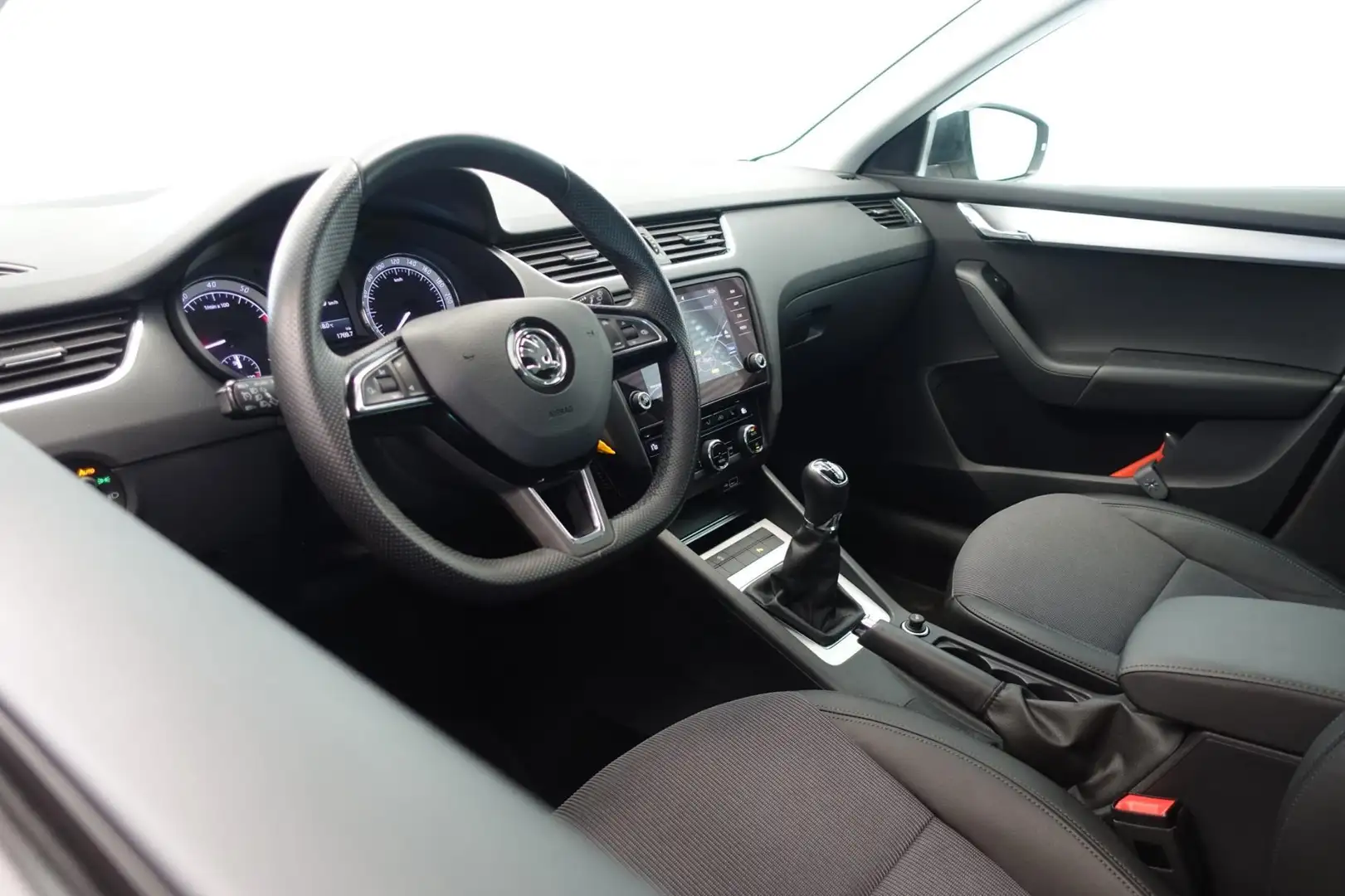 Skoda Octavia Combi 1.0 TSI Greentech Ambition Business Grijs - 2
