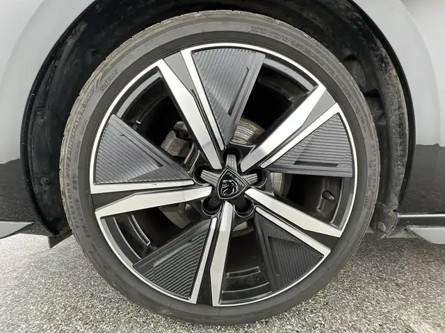 Peugeot 308 view 6